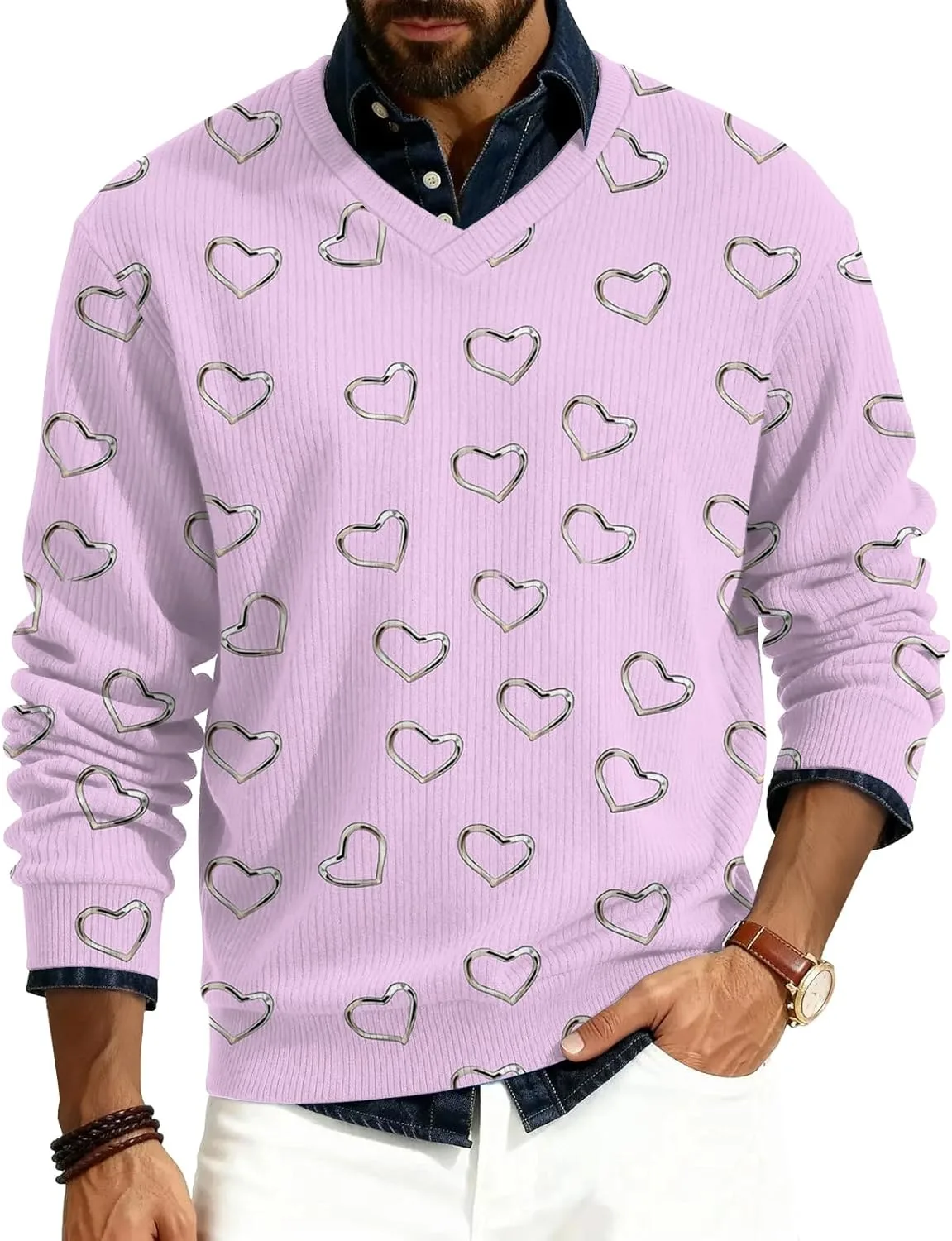 

Футболка с V-образным вырезом и сердечками