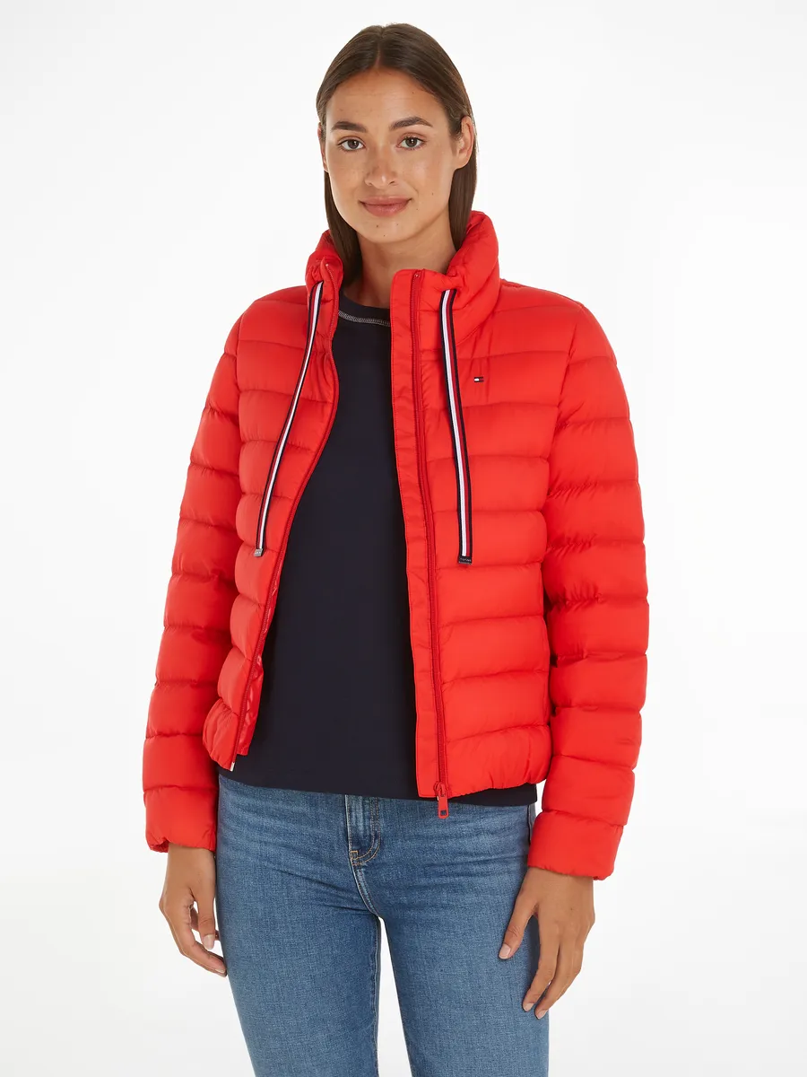 

Короткая куртка Tommy Hilfiger "PACKABLE LW DOWN GS JACKET", с полосатой кулиской, красный