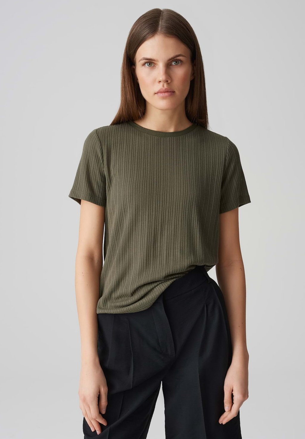 

Базовая футболка REGULAR FIT RIB OPUS, оливковый