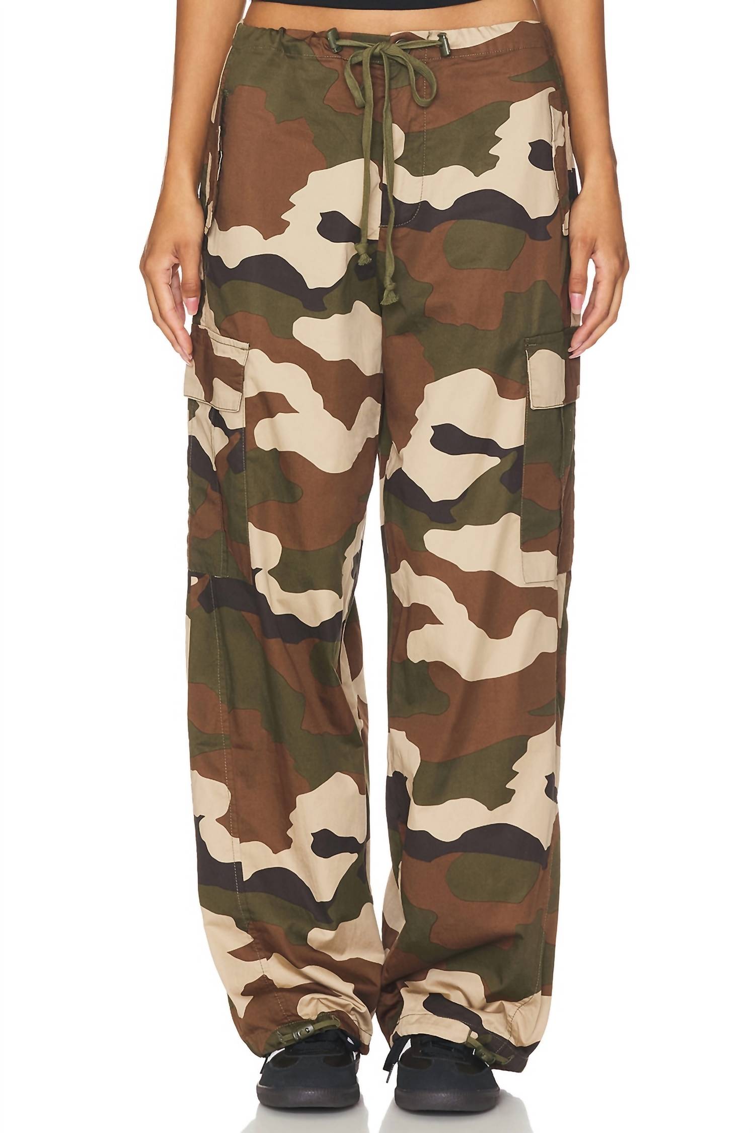 

Парашютные брюки в стиле Fatigue Green Camo GOOD AMERICAN