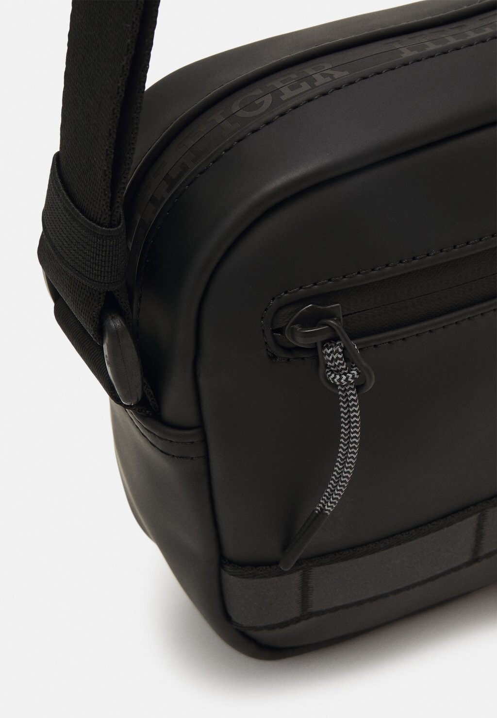

Сумка через плечо MONOTYPE REPORTER UNISEX Tommy Hilfiger, черный