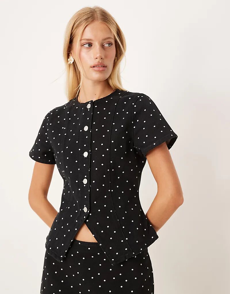 

Джинсовый топ ASOS DESIGN с короткими рукавами и застежкой на пуговицы в мелкий горошек