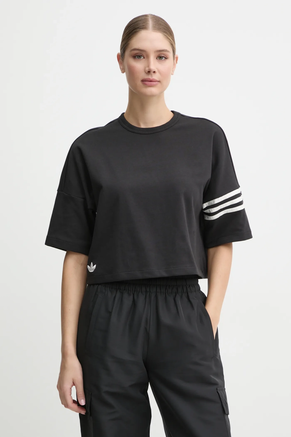 

Футболка Нейклассика adidas Originals, черный