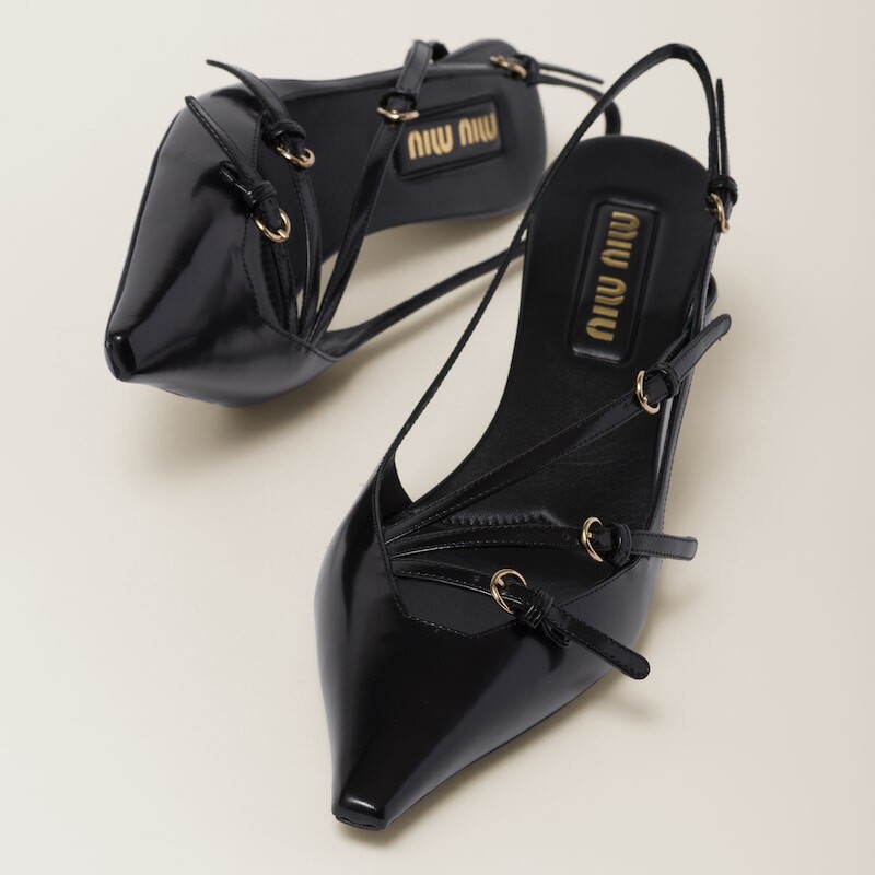 Босоножки из матовой кожи с пяткой на пятке и пряжками Miu Miu, черный — фото 4