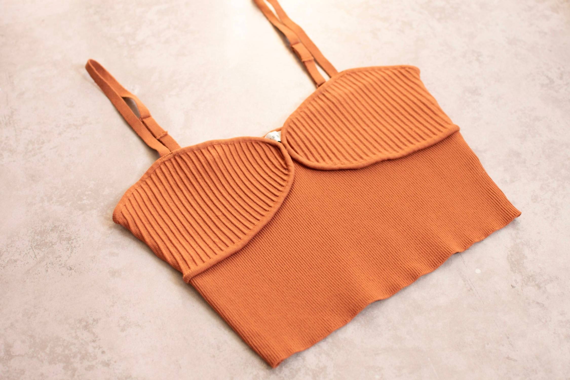 

Женский укороченный топ с вырезом "сердечко" в цвете имбирь LUSH, Ginger