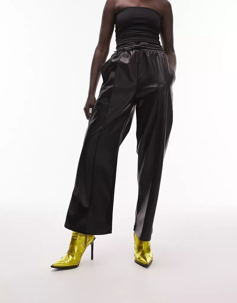 

Черные брюки-джоггеры прямого кроя из искусственной кожи Topshop