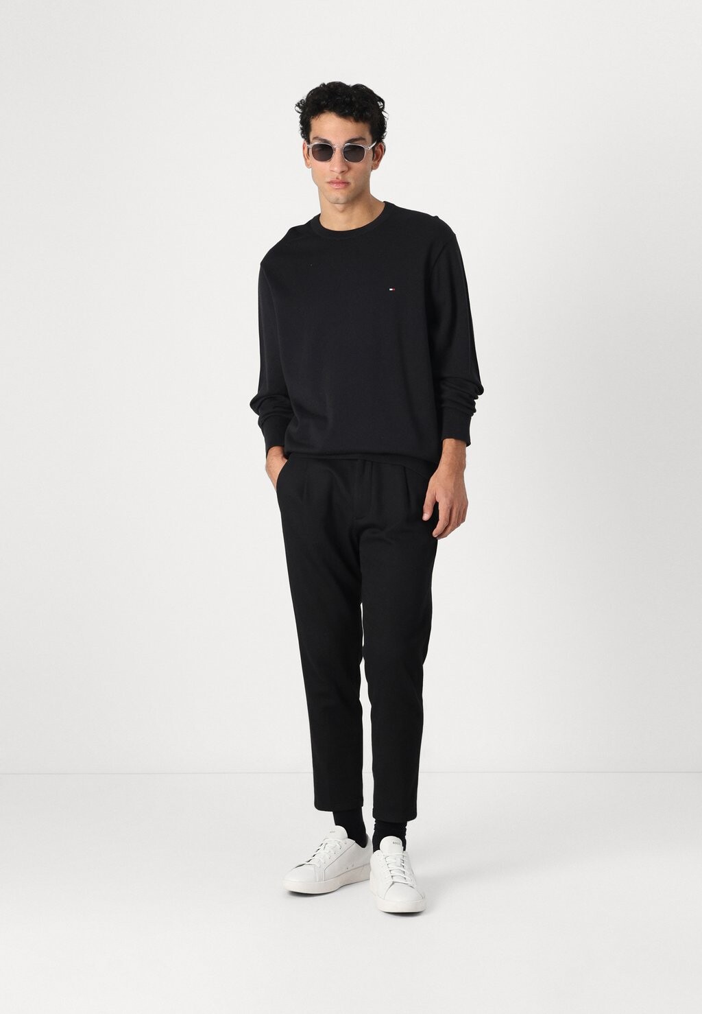 

Джемпер ESSENTIAL CREW NECK Tommy Hilfiger, черный