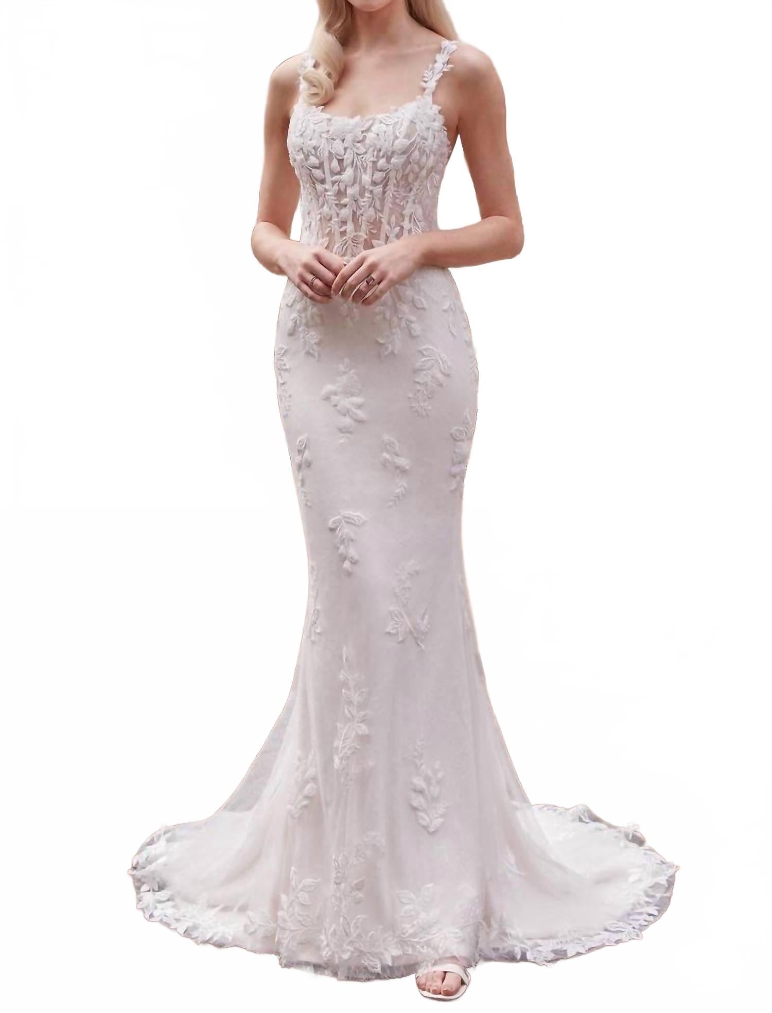 

Приталенное свадебное платье-клеш в цвете айвори Adore by Justin Alexander, слоновая кость