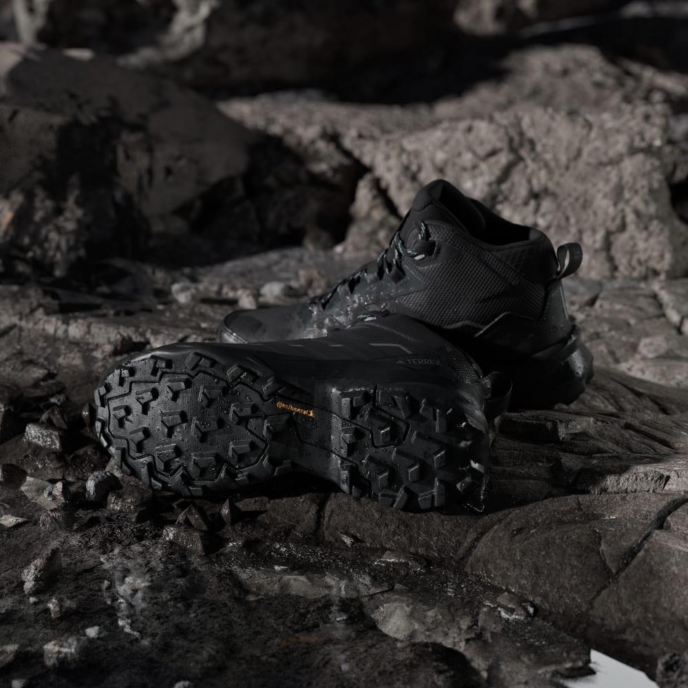 Ботинки Adidas Terrex Skychaser AX5 Mid GORE-TEX Hiking Shoes, цвет Carbon/Core Black/Semi Flash Aqua — фото 3