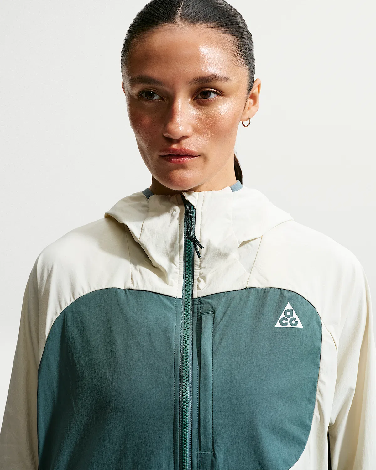 Женская куртка Nike ACG "Five Towers" с защитой от УФ, Sea Glass/Black Spruce/Mineral Slate/Summit White — фото 3