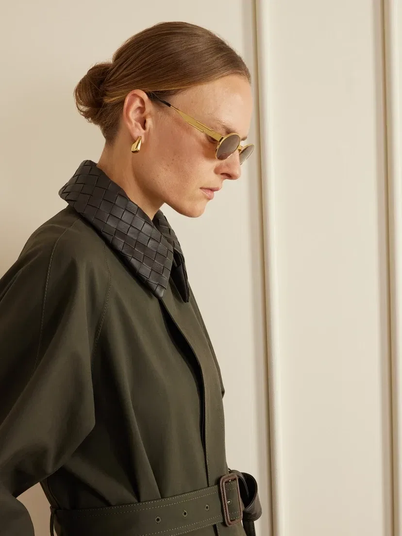 Солнцезащитные очки-ленты круглой формы золотистого цвета BOTTEGA VENETA EYEWEAR, золотой — фото 4