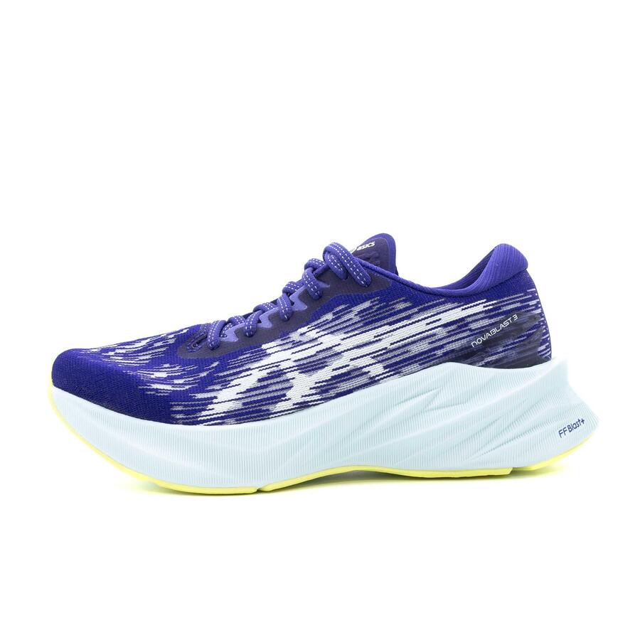 Женские кроссовки для бега Asics Novablast 3
