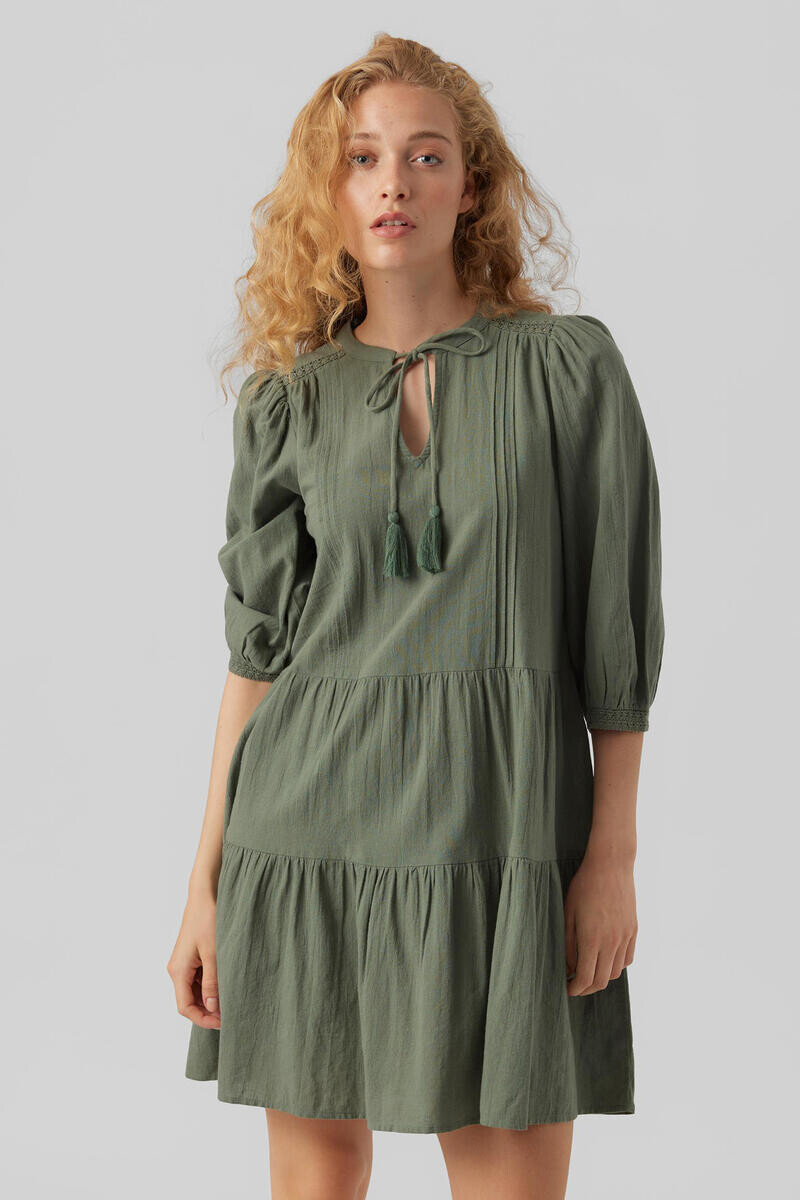 

Платье с объемными рукавами и завязкой на шее. Vero Moda, зеленый