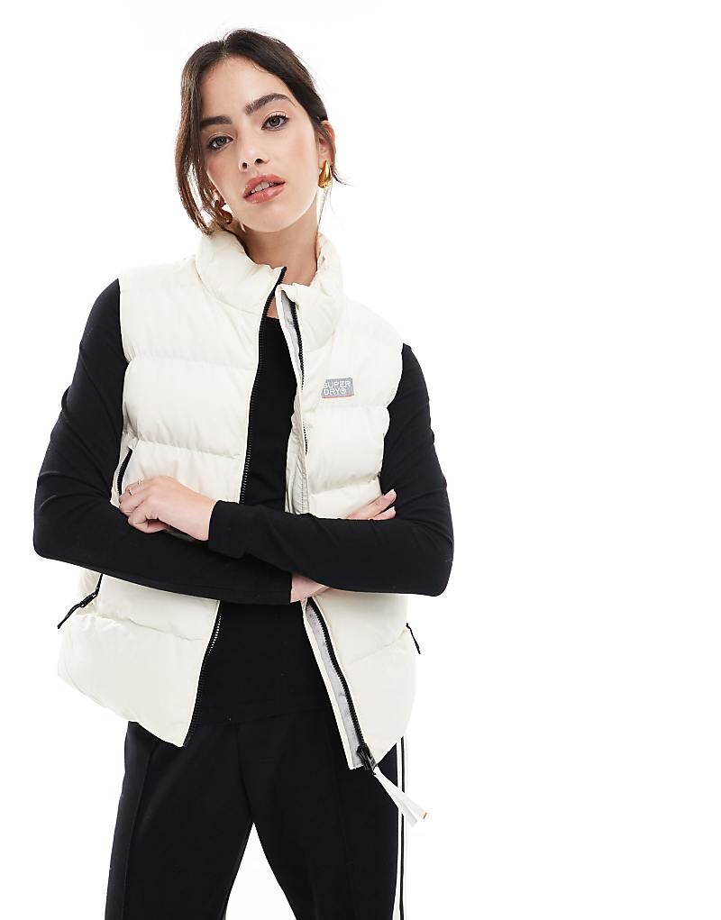 

Белоснежный пуховик Superdry Sport