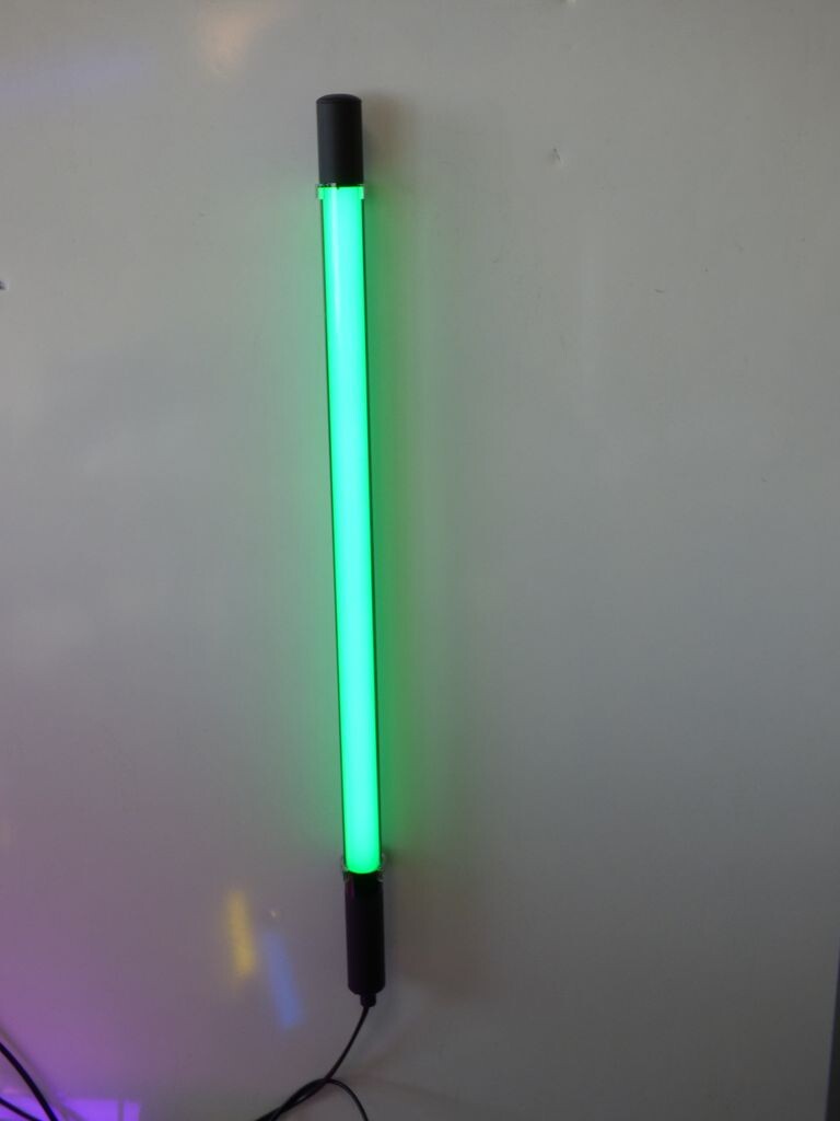

8909 LED Тонкий светильник 123см Ø30мм пластиковая трубка бирюзового цвета Xenon