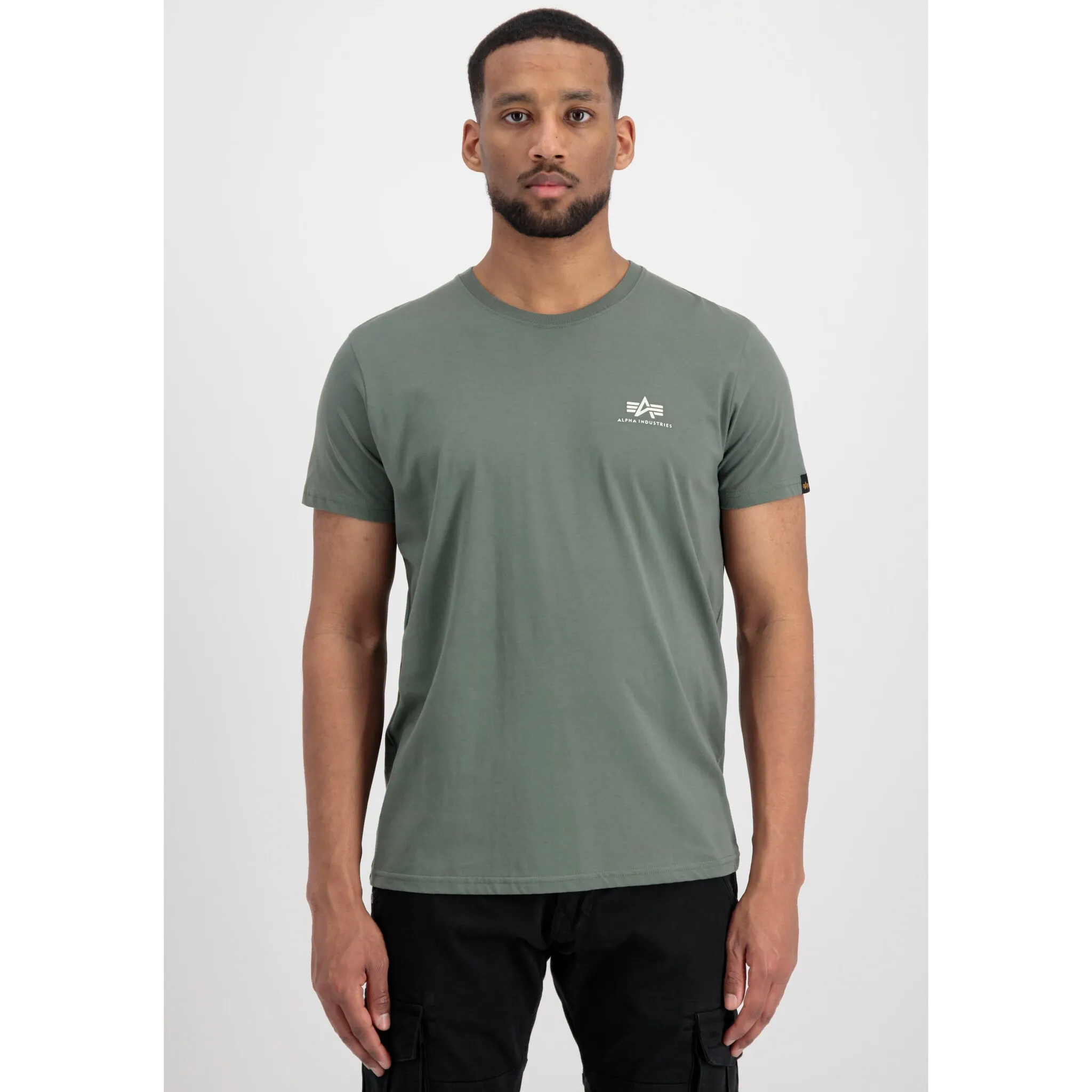 

Рубашка с круглым вырезом Alpha Industries "BASIC T SMALL LOGO", зеленый