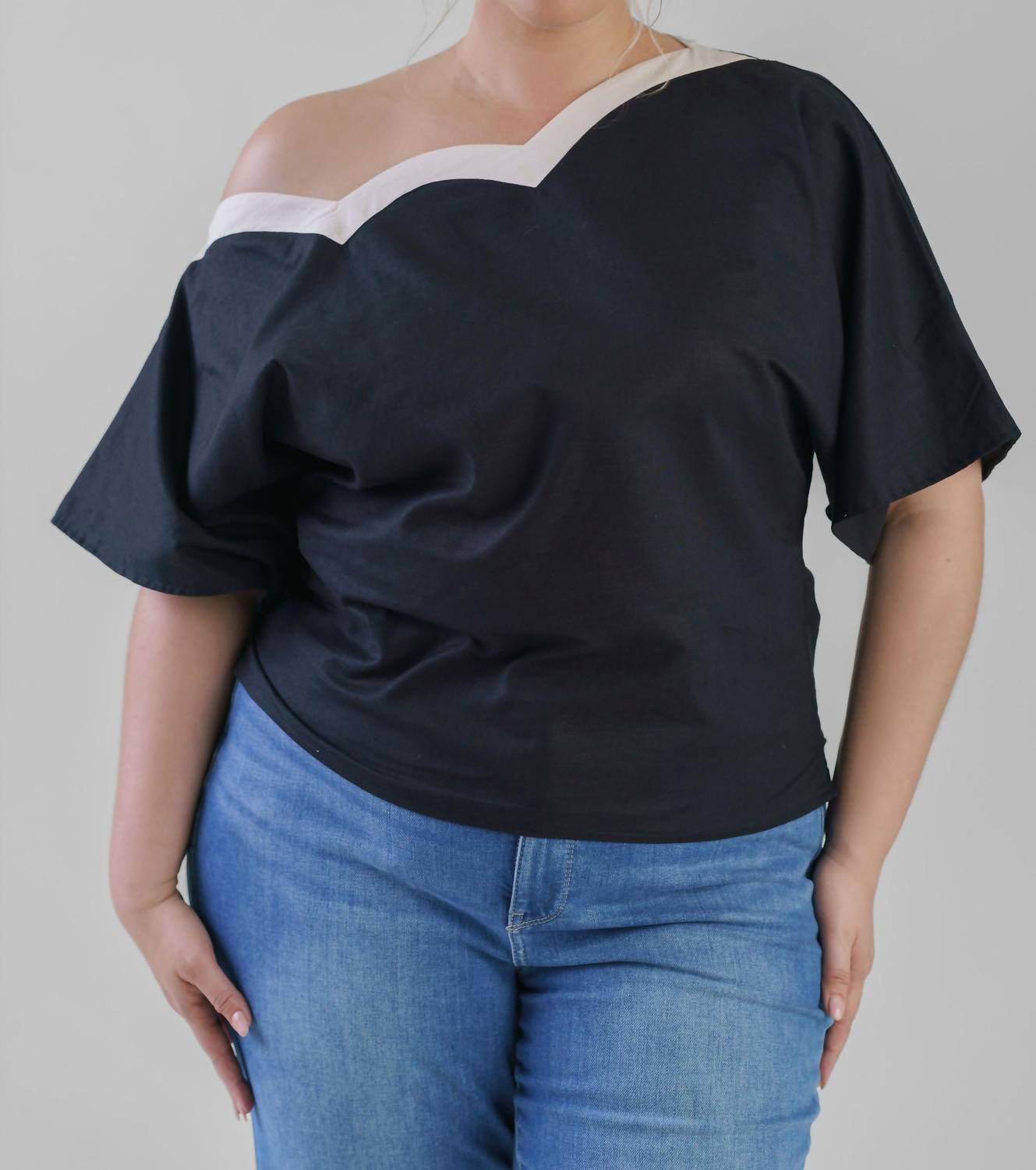 

Монотоп с рюшами в виде ракушки - Plus Size, черный Never fully dressed