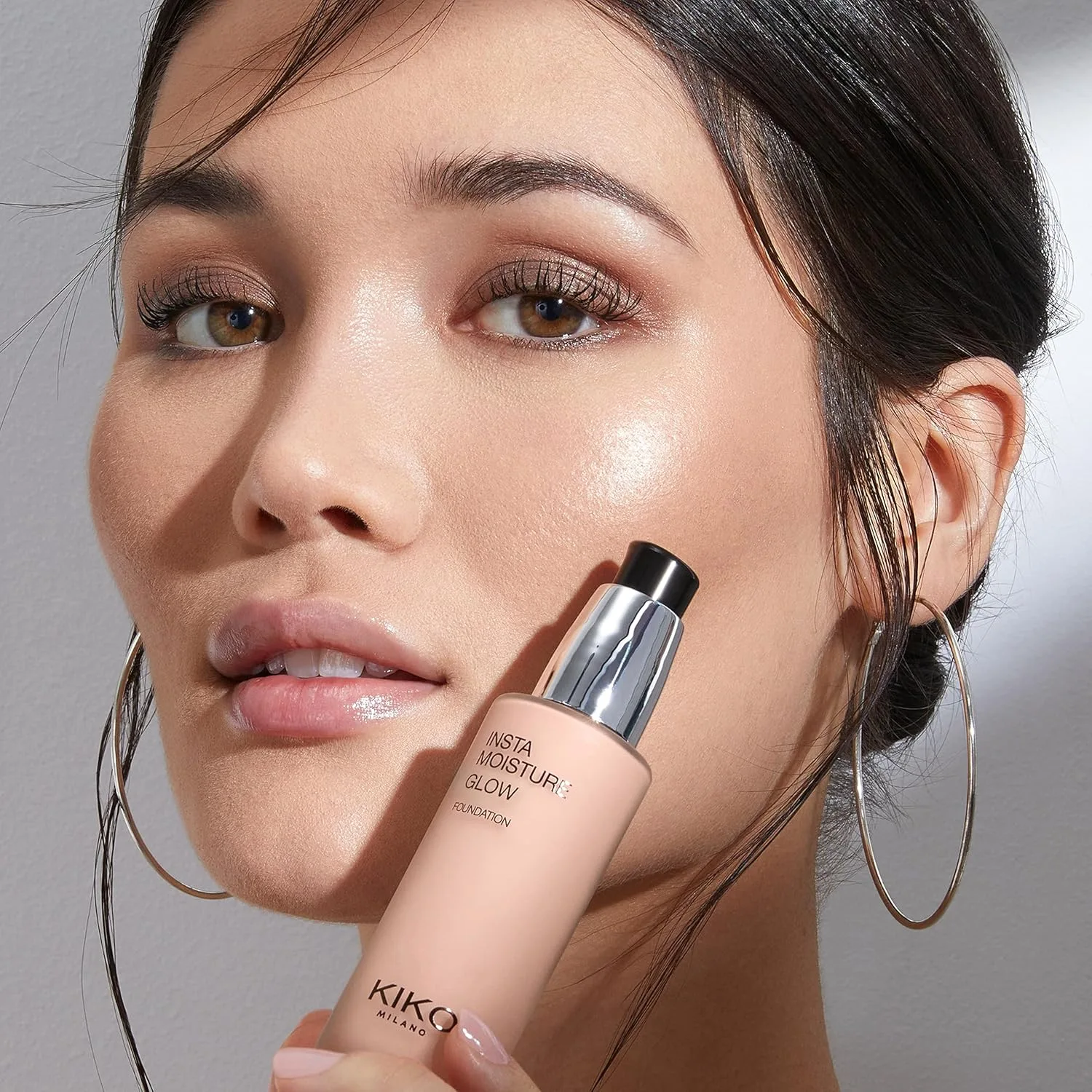 Жидкая увлажняющая тональная основа KIKO Milano Instamoisture Glow Foundation с сияющим финишем, 2 Rose — фото 3