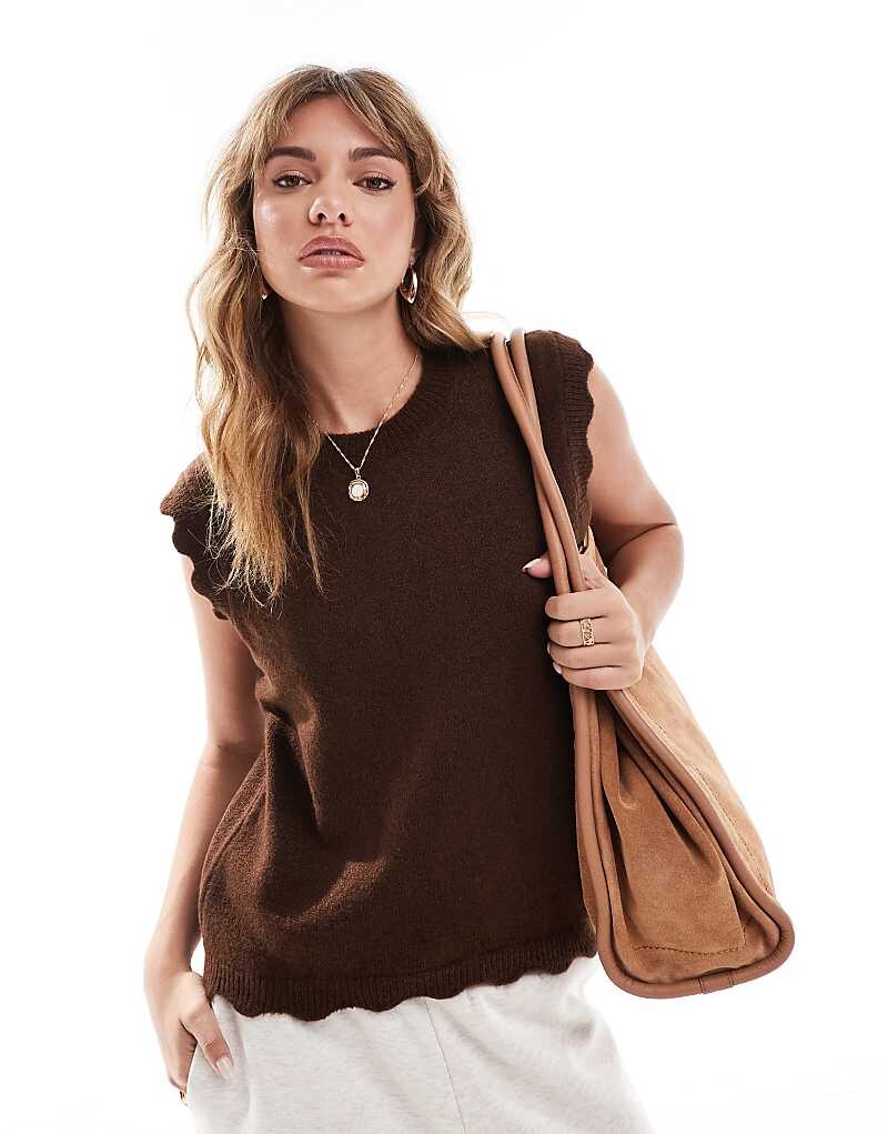 

Шоколадный вязаный топ на бретельках с фестонами ASOS DESIGN