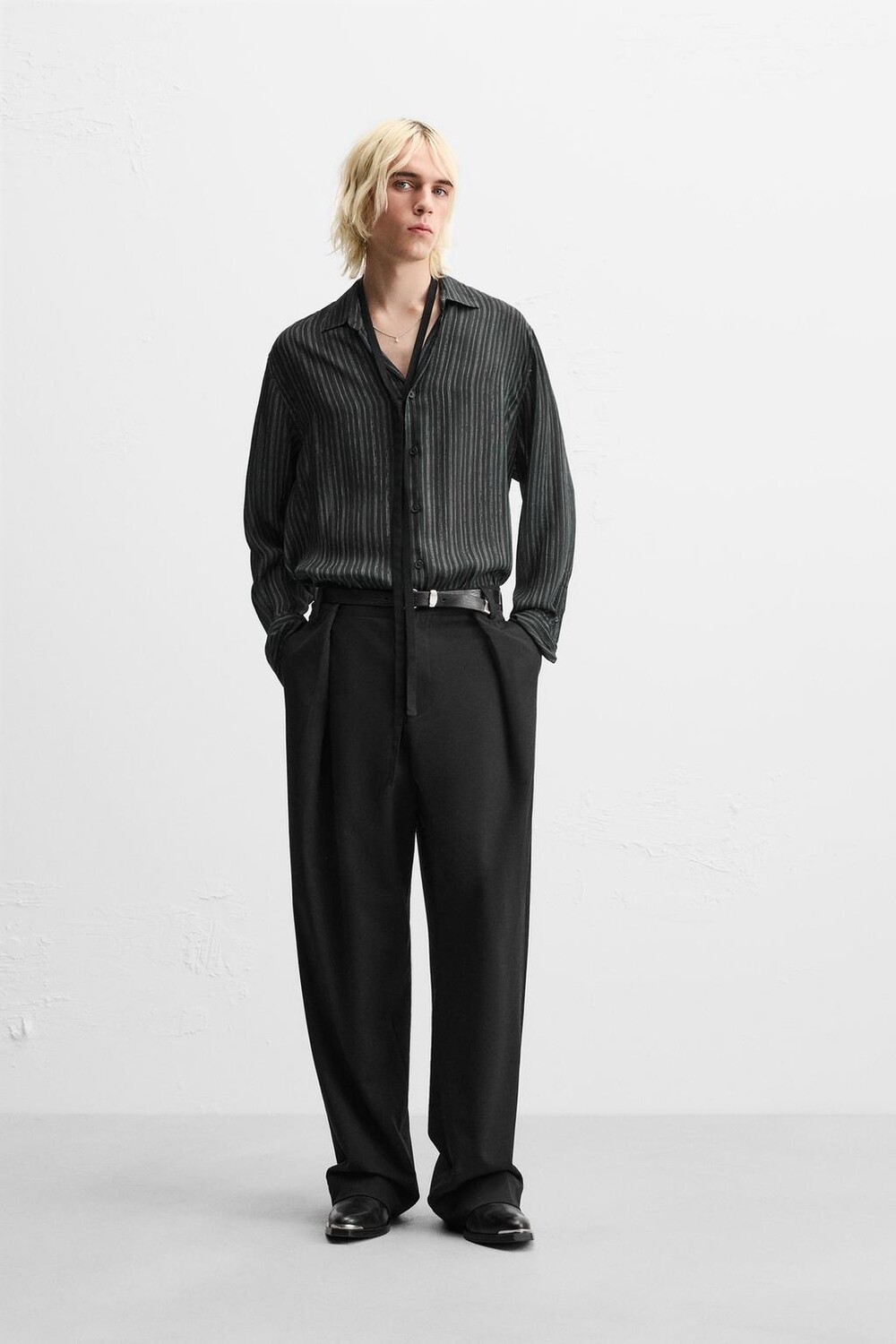 

Рубашка в блестящую полоску ZARA, черный