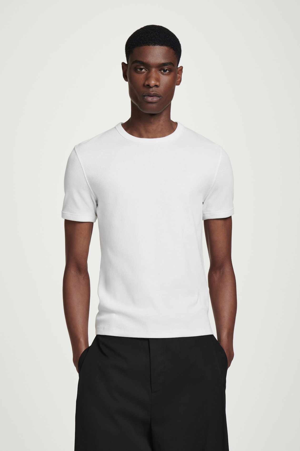 

Хлопковая футболка в рубчик-slim fit COS, белый