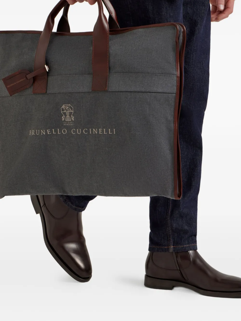 Чехол для костюма с кожаной отделкой Brunello Cucinelli, серый — фото 2