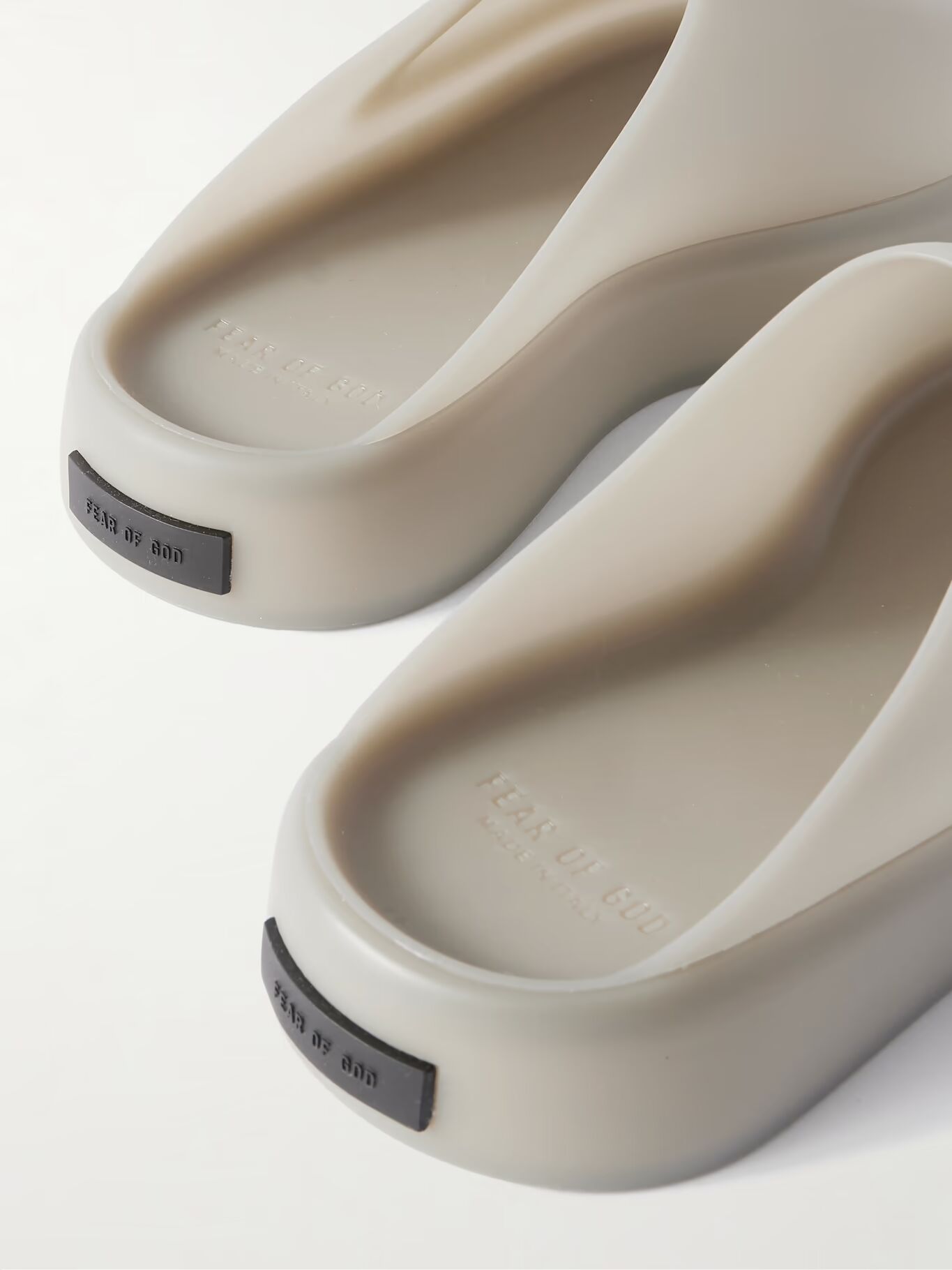 

Резиновые слайды FEAR OF GOD, серый