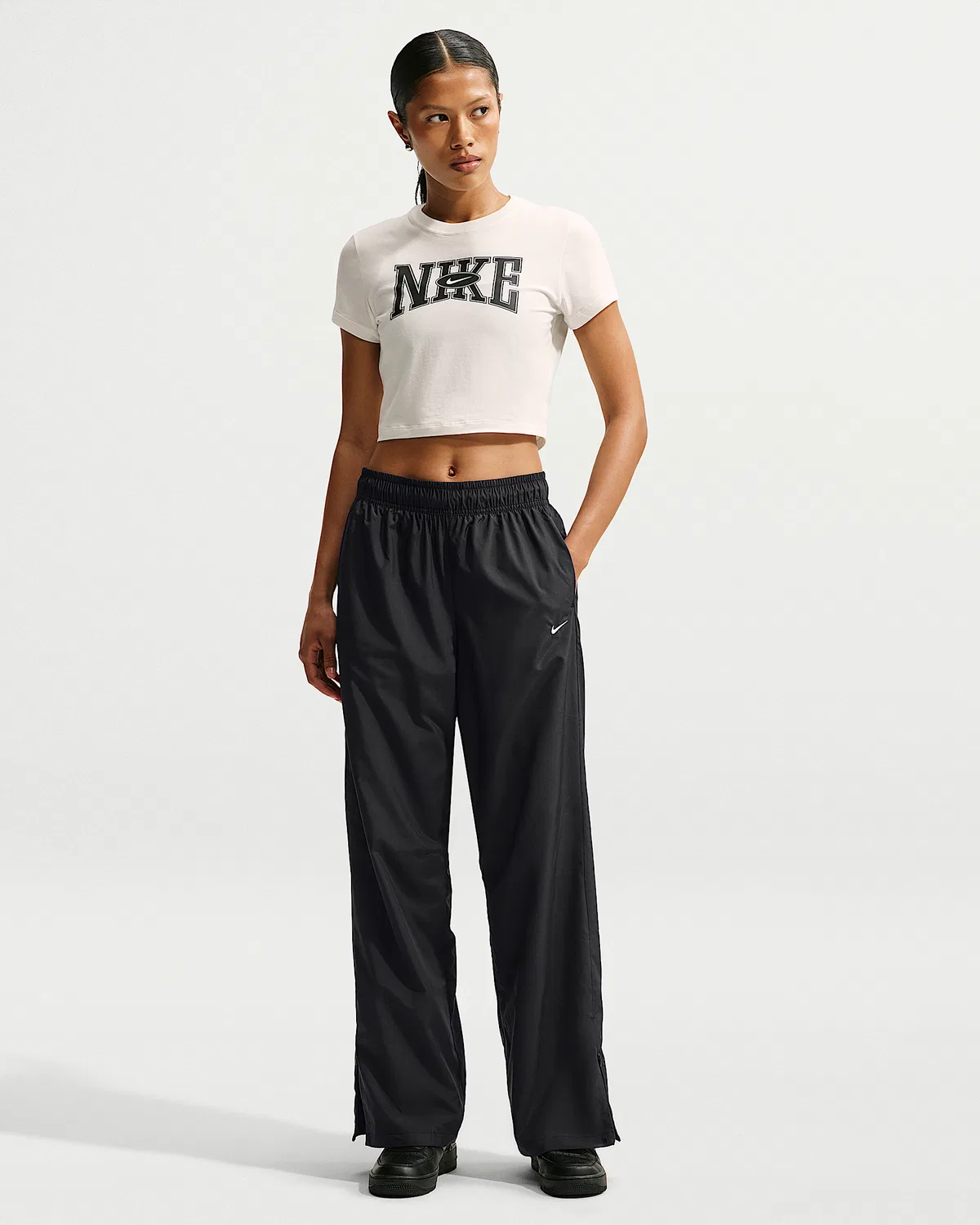Женские брюки со свободным низом и средней посадкой Nike Sportswear Classic, Black/Sail