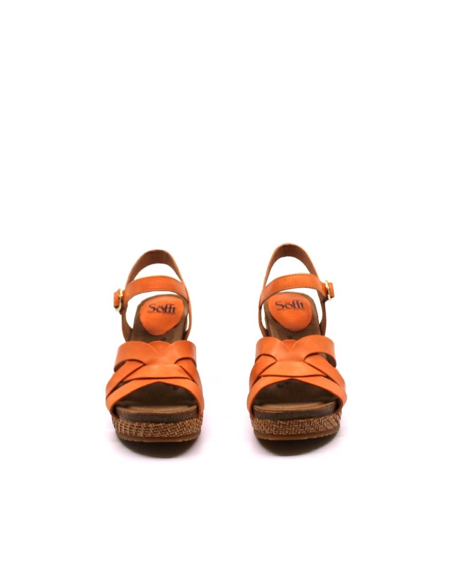Женские босоножки Carlana Wedge Sandal в цвете Sunset Orange Sofft — фото 3