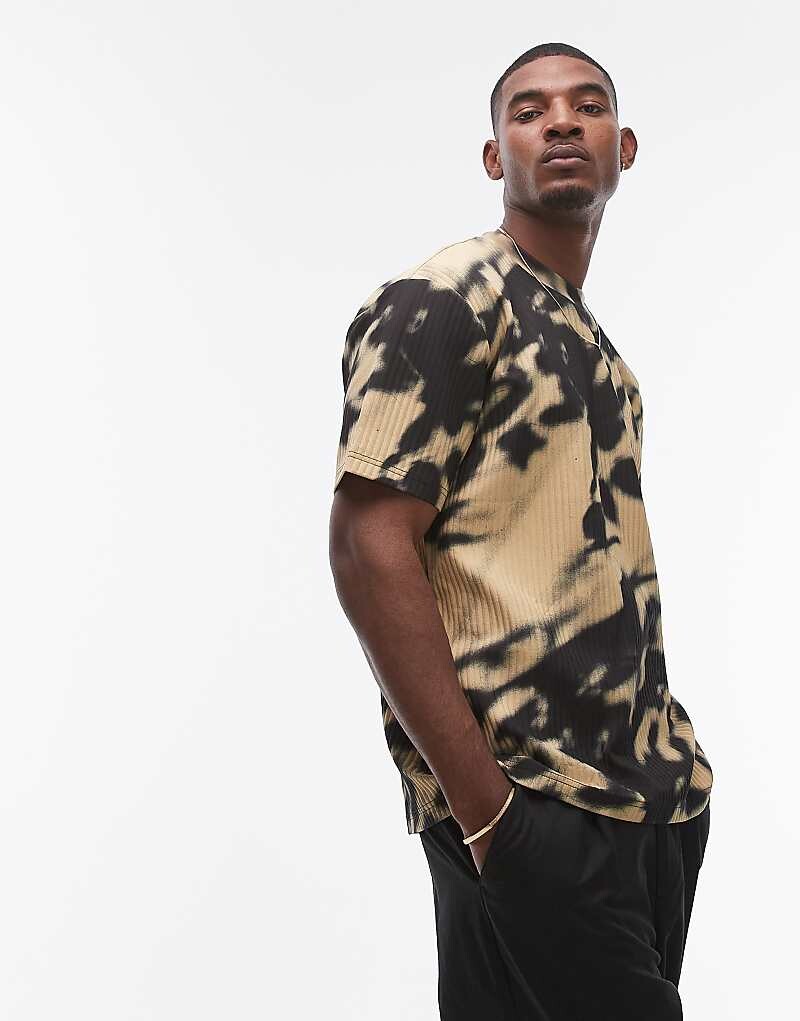 

Topman – черная плиссированная футболка оверсайз с размытым цветочным узором
