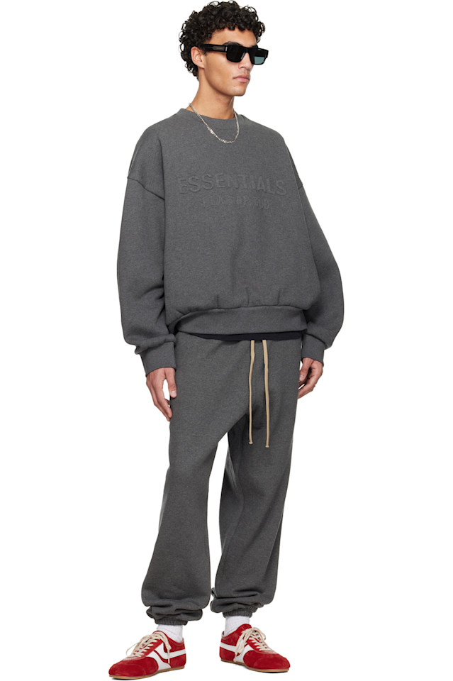 Fear Of God Essentials Классическая толстовка с круглым вырезом и тиснением на тему праздников серого цвета — фото 4