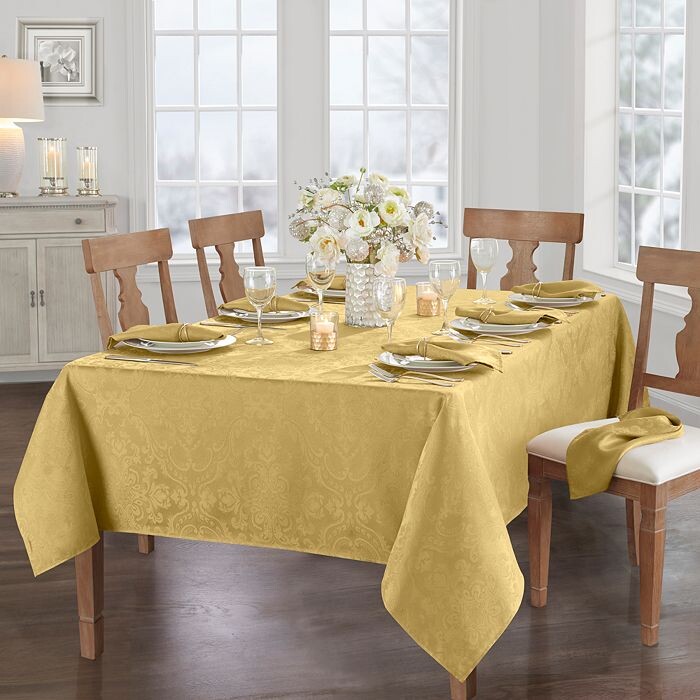 

Caiden Elegance Дамасская скатерть, 52 x 52 дюйма Elrene Home Fashions, золото