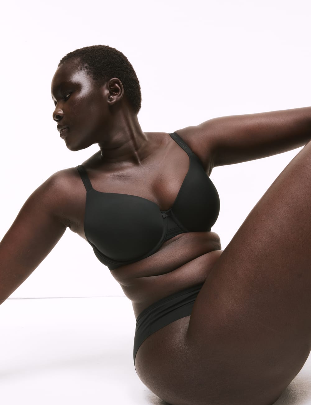 

Бюстгальтер-футболка Flexifit с полной чашкой и косточками AE Body by Marks & Spencer, черный