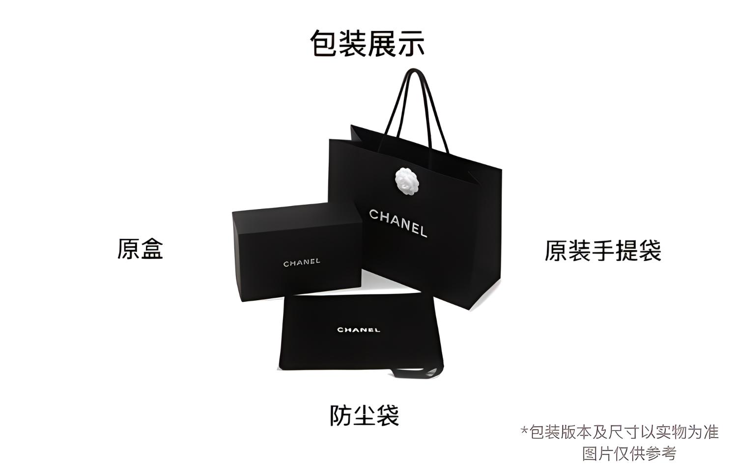 CHANEL Матовый кожаный паспортник с карманом для карт женский черный — фото 4