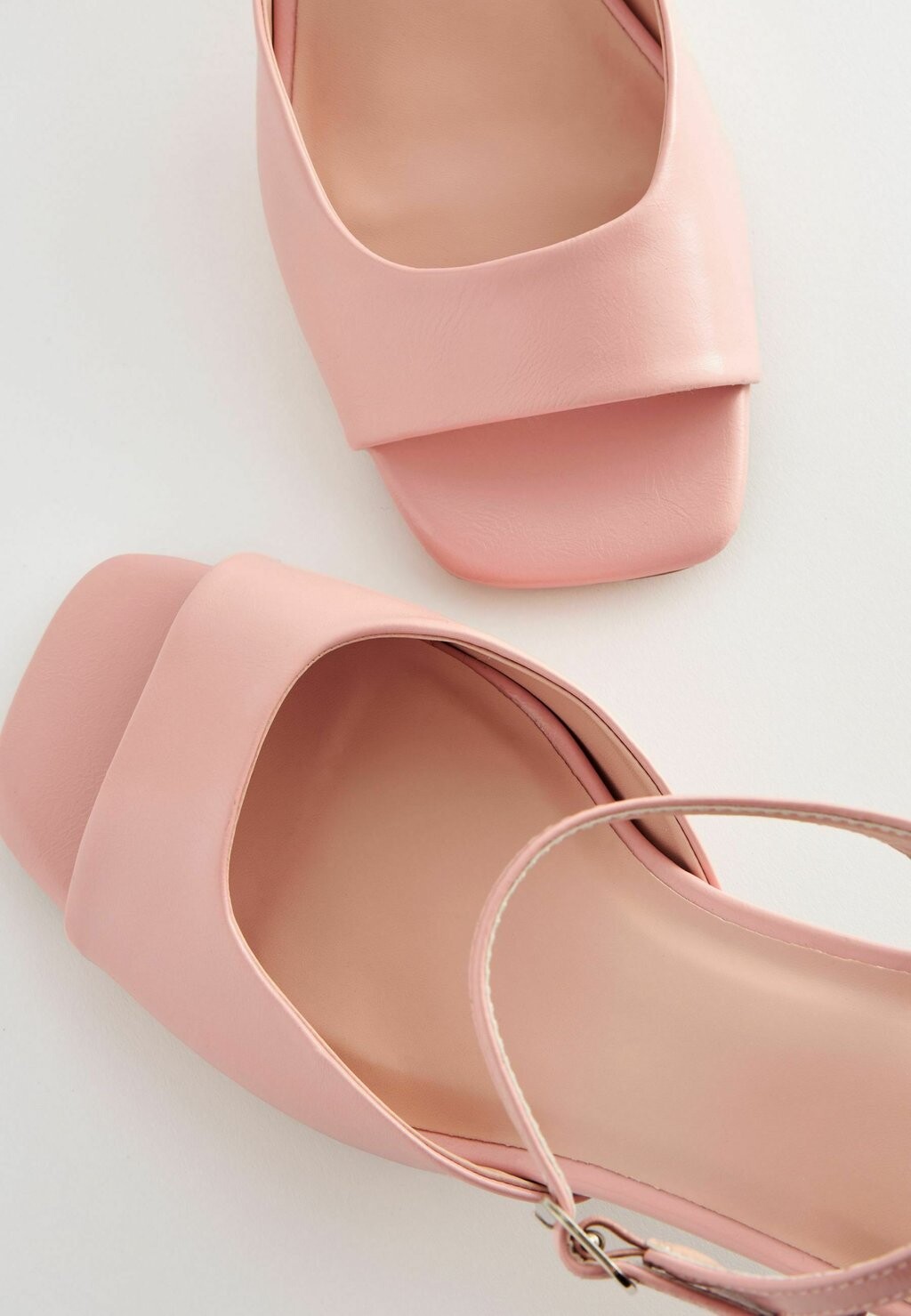 

Сандалии с ремешками FOREVER COMFORT SIMPLE Next, бежевый
