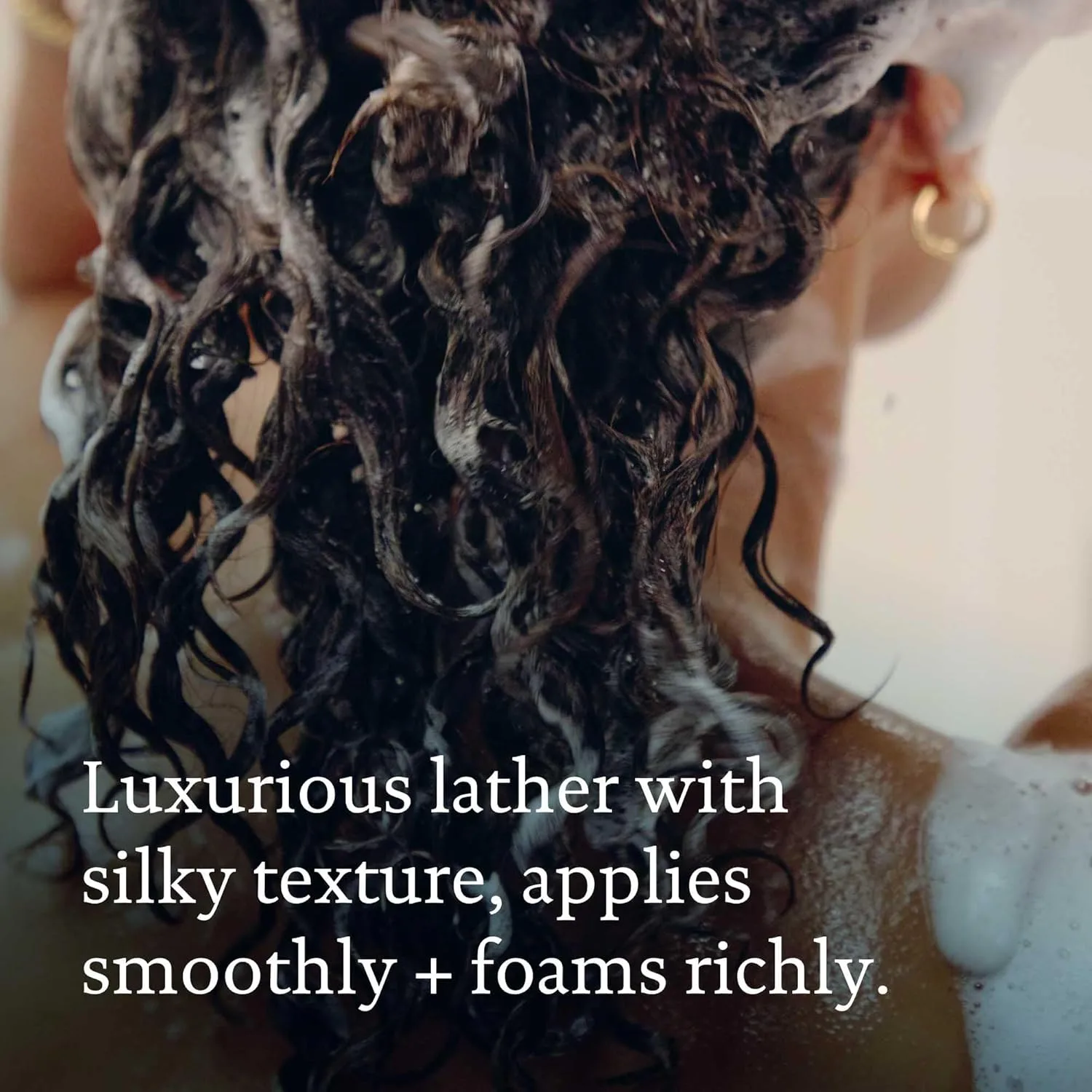 Шампунь Living Proof No Frizz - контролирует пушистость, разглаживает, смягчает, защищает от влажности, подходит для всех типов волос. 710 мл (1 шт.) — фото 4