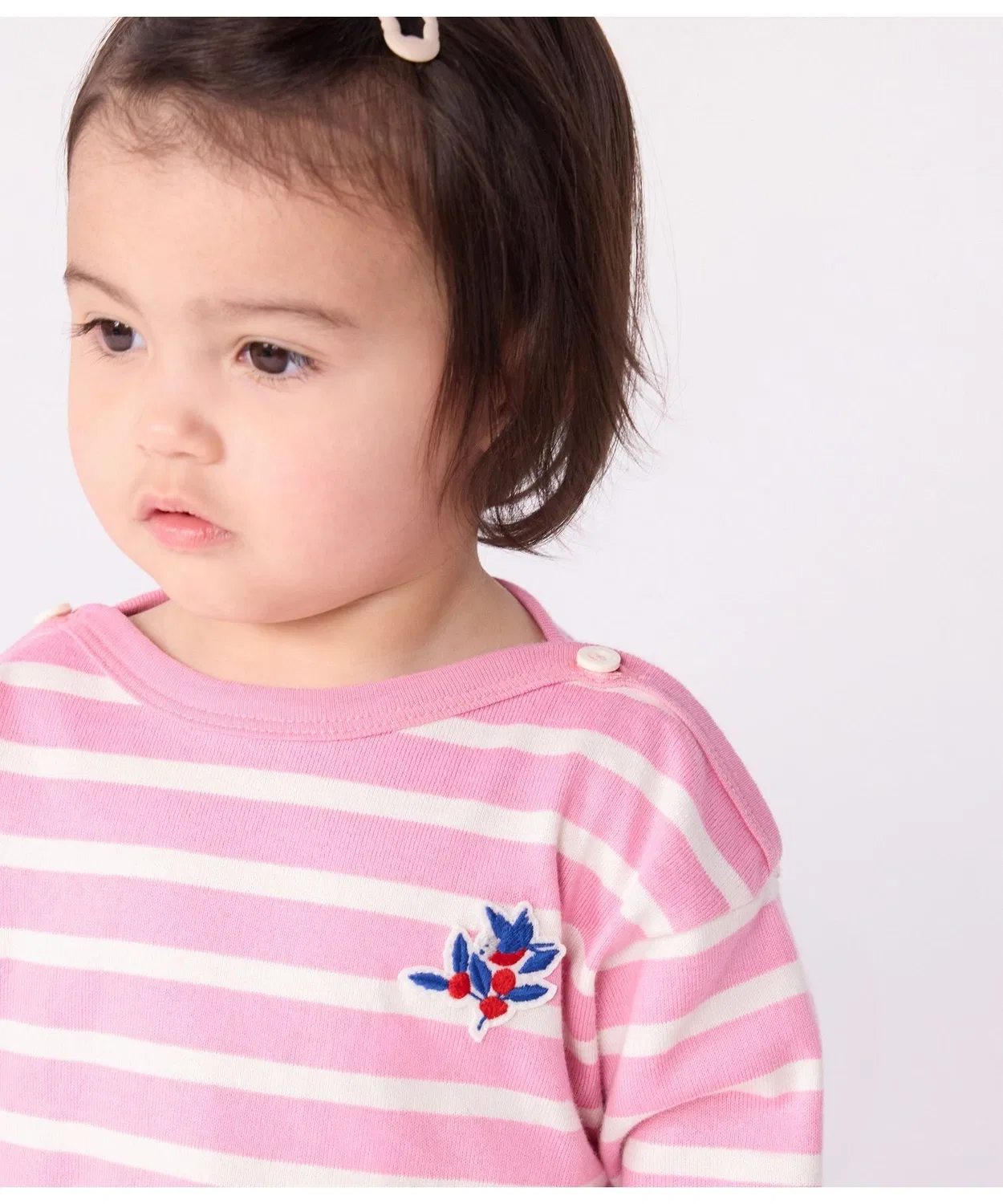 Свитшот с бордовым принтом и нашивками, бренд неизвестен, длинный рукав, 100% хлопок, белый с розовым — фото 3