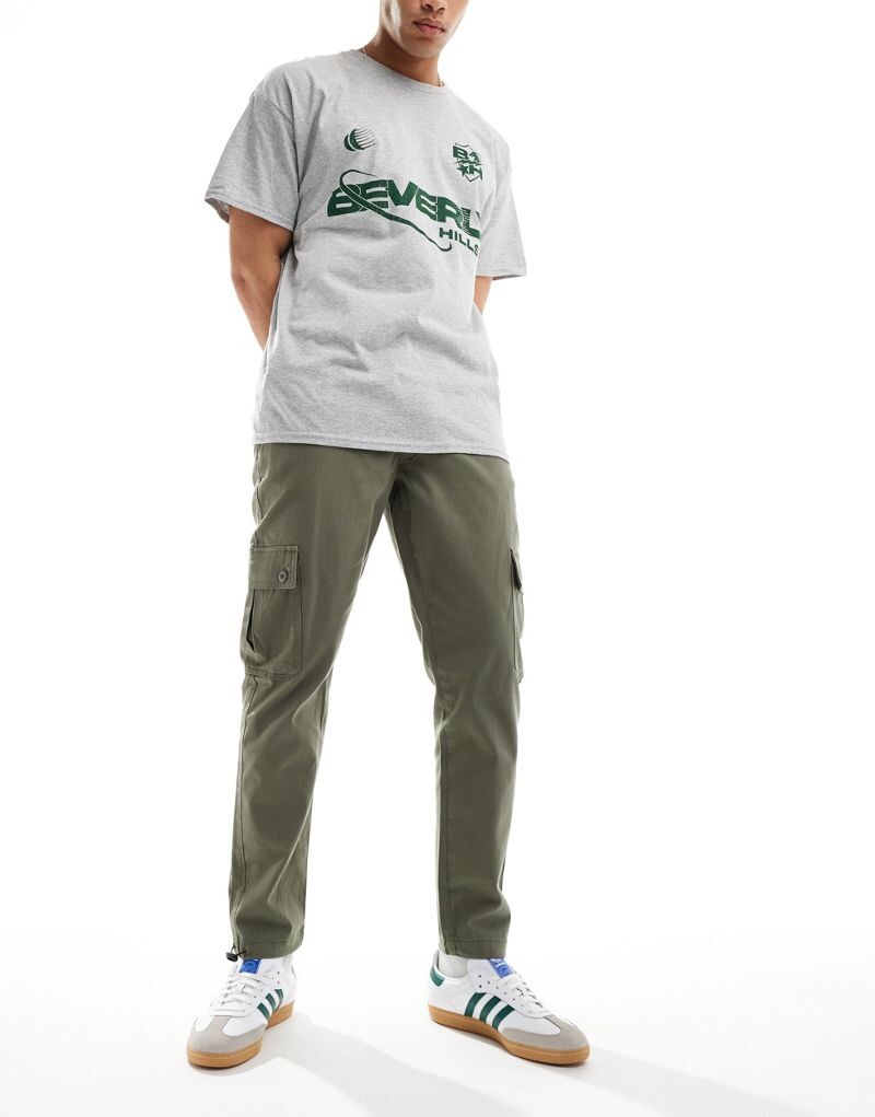 

Оливково-зеленые зауженные брюки карго ASOS DESIGN