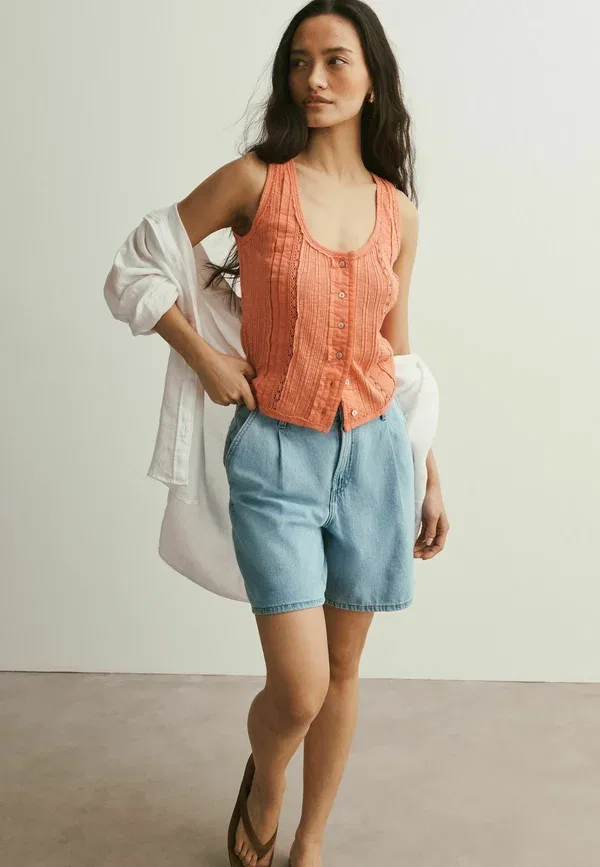 Топ без рукавов Regular fit pintuck button through sleeveless top, бренд Next, персиково-розовый — фото 2