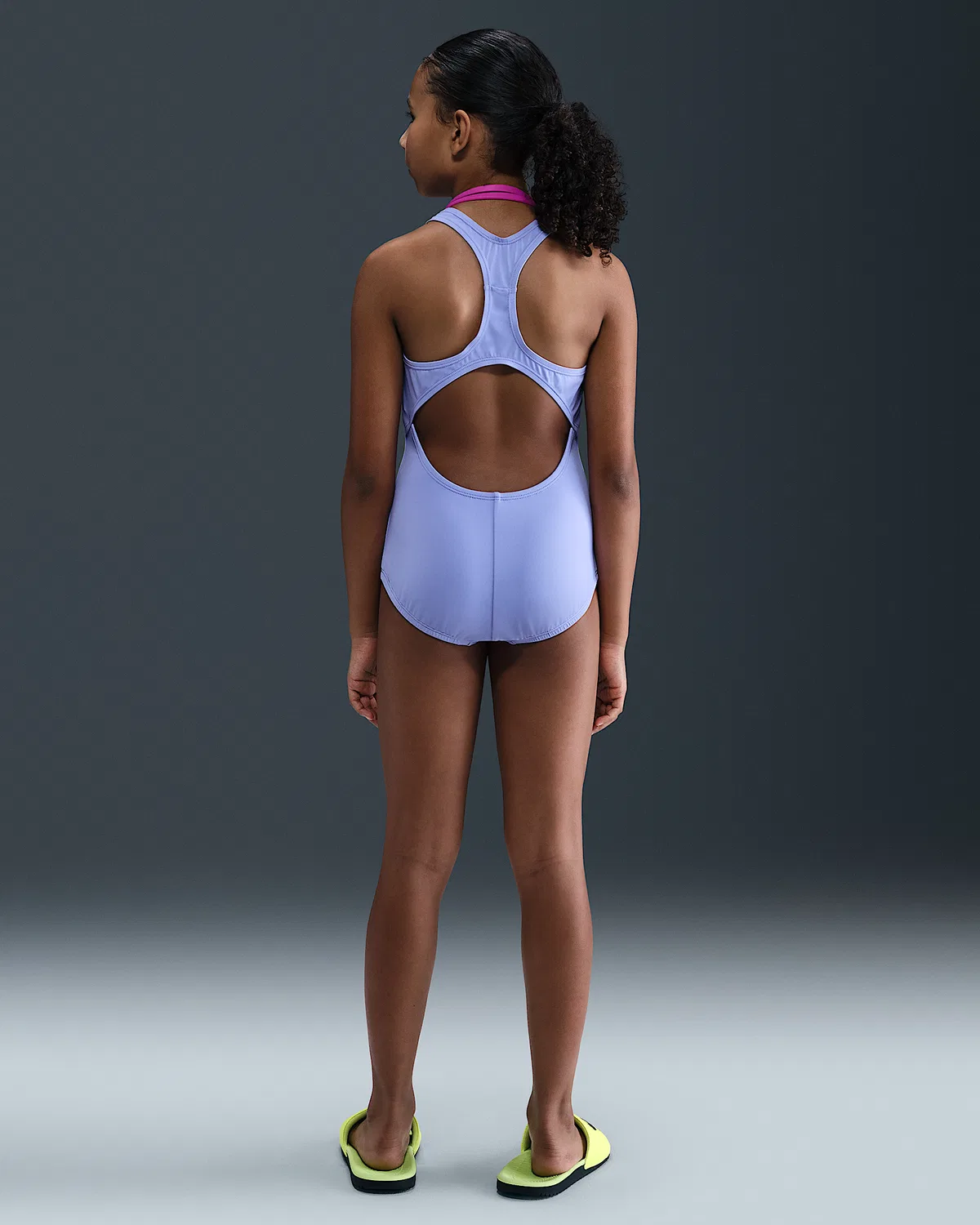Детский (девочки) слитный купальник Nike Swim Effortless Essential на бретелях-гонках, Light Thistle/White — фото 4
