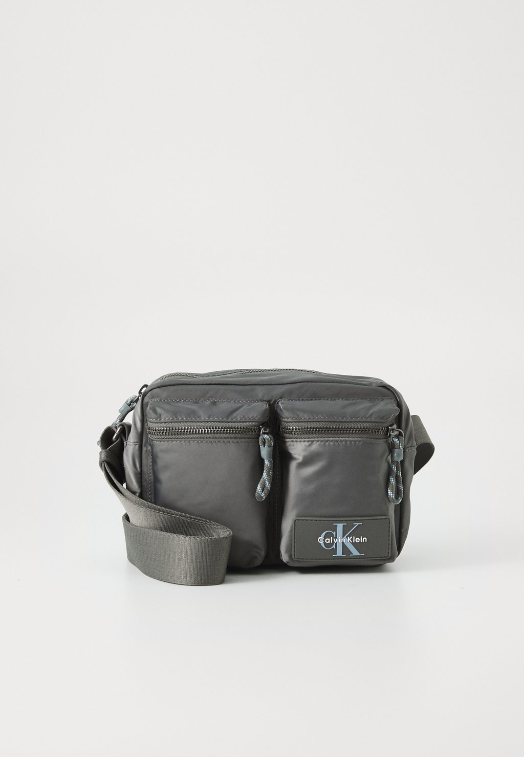 

Сумка через плечо TECH UTILITY CAMERA BAG Calvin Klein Jeans, серый