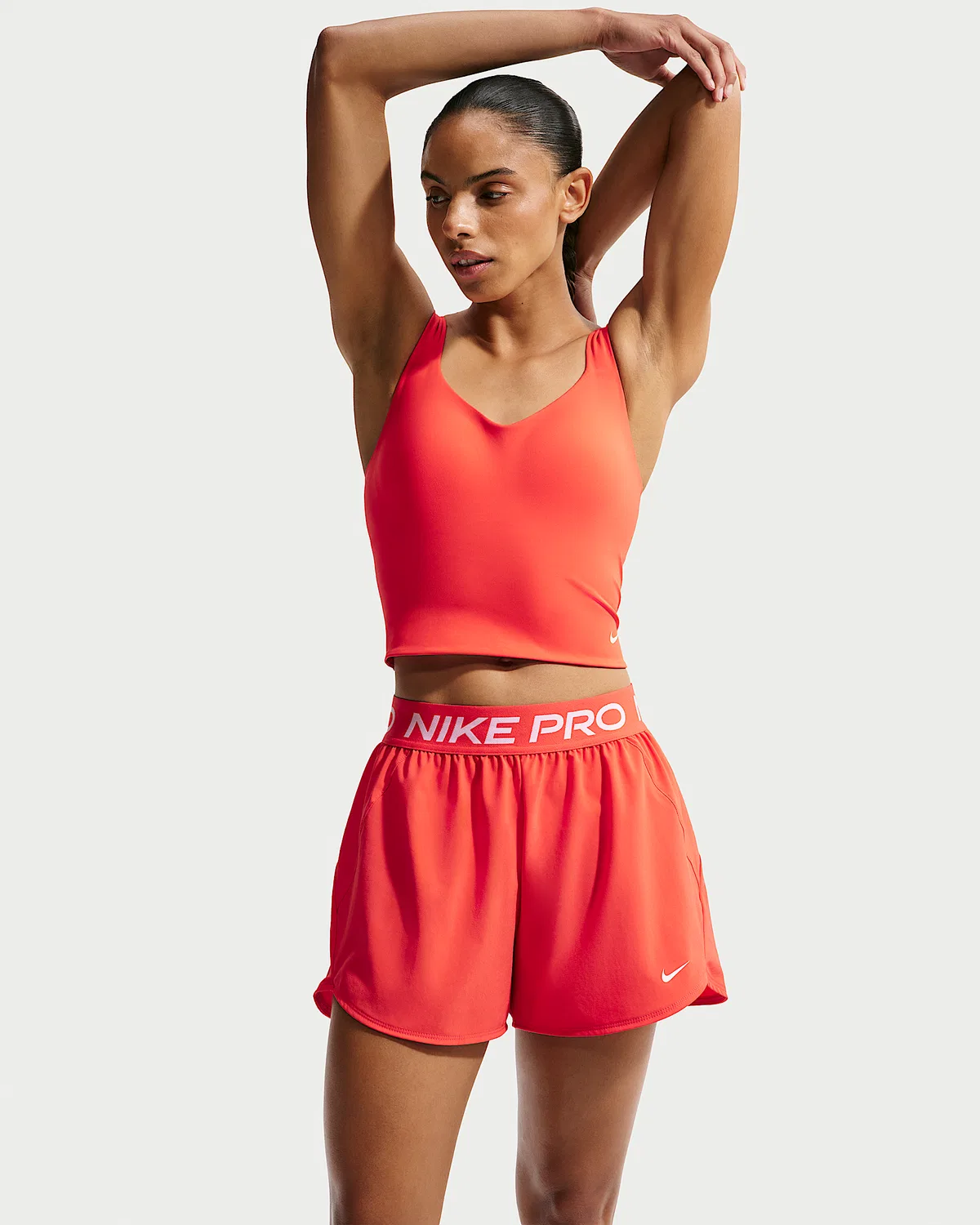 Женские шорты Nike Pro Dri-FIT из ткани с подкладкой-трусиками, средняя посадка, 3", Light Crimson/White — фото 2
