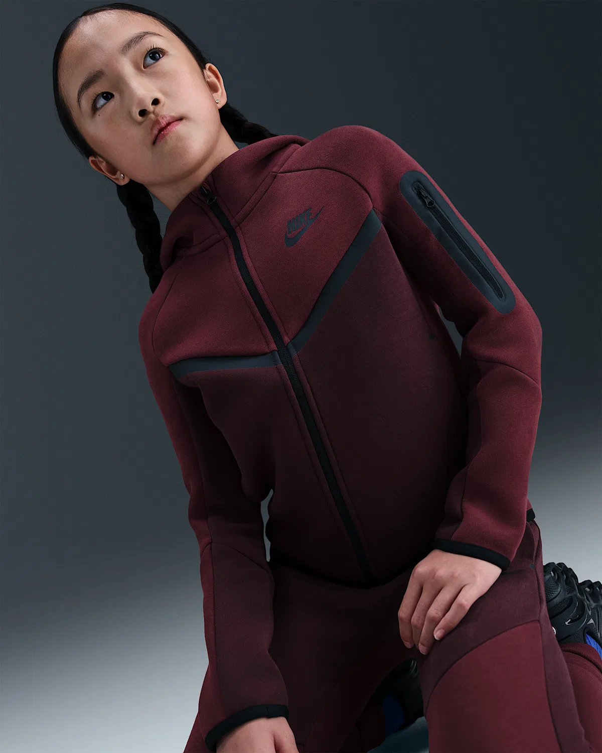 Детская худи Nike Sportswear Tech Fleece на молнии, Burgundy Crush/Dark Team Red/Black/Black — фото 2