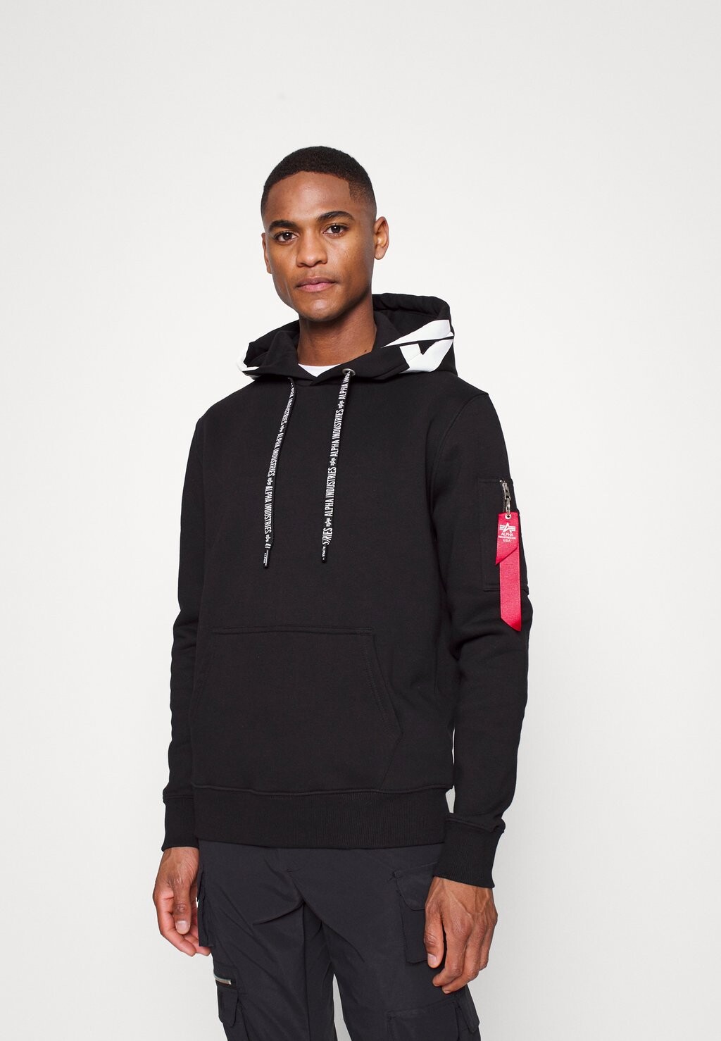 

Толстовка с капюшоном Alpha Industries, черный