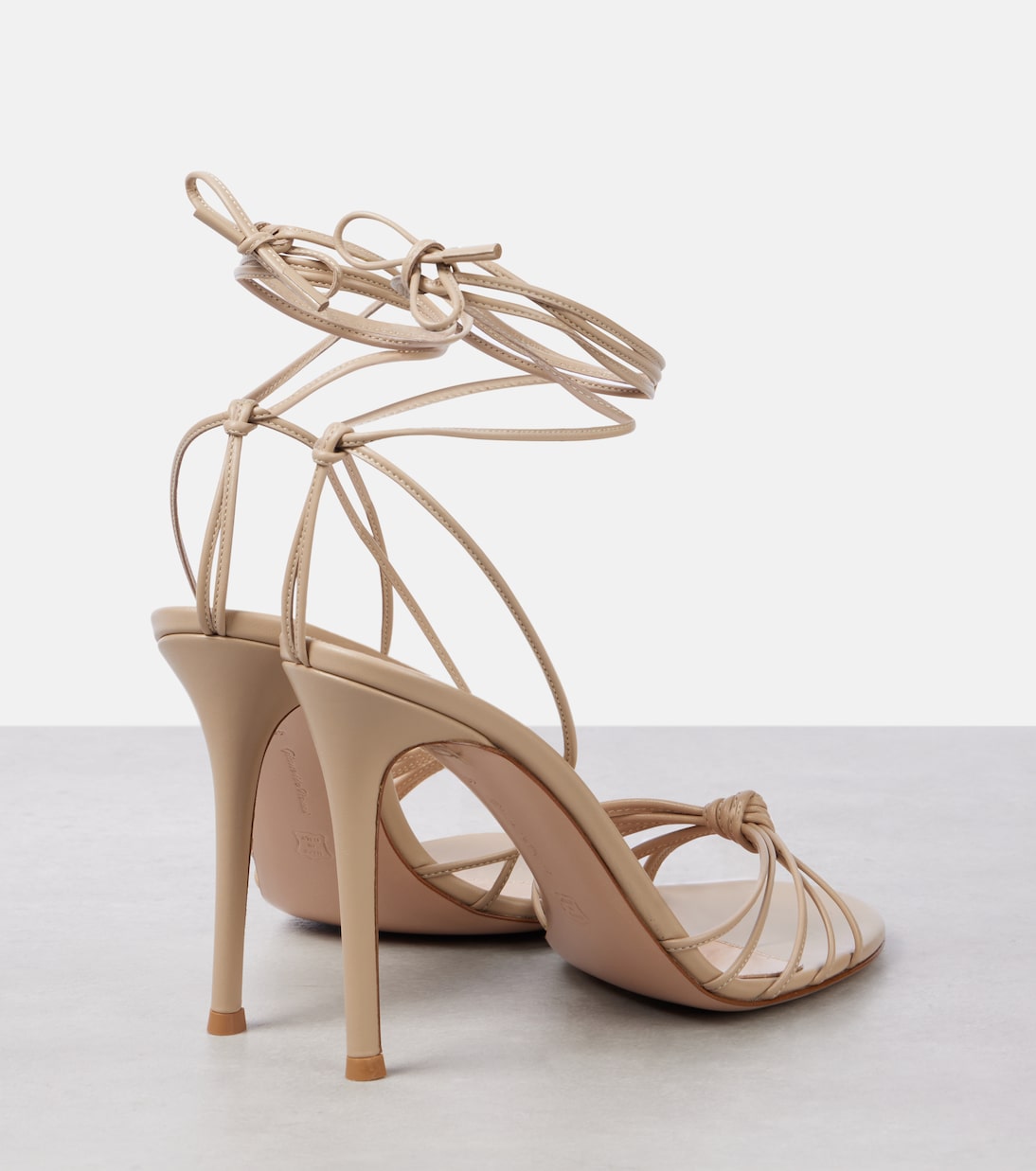 Кожаные сандалии Strappy 105 с ремешками Gianvito Rossi, Snad — фото 2