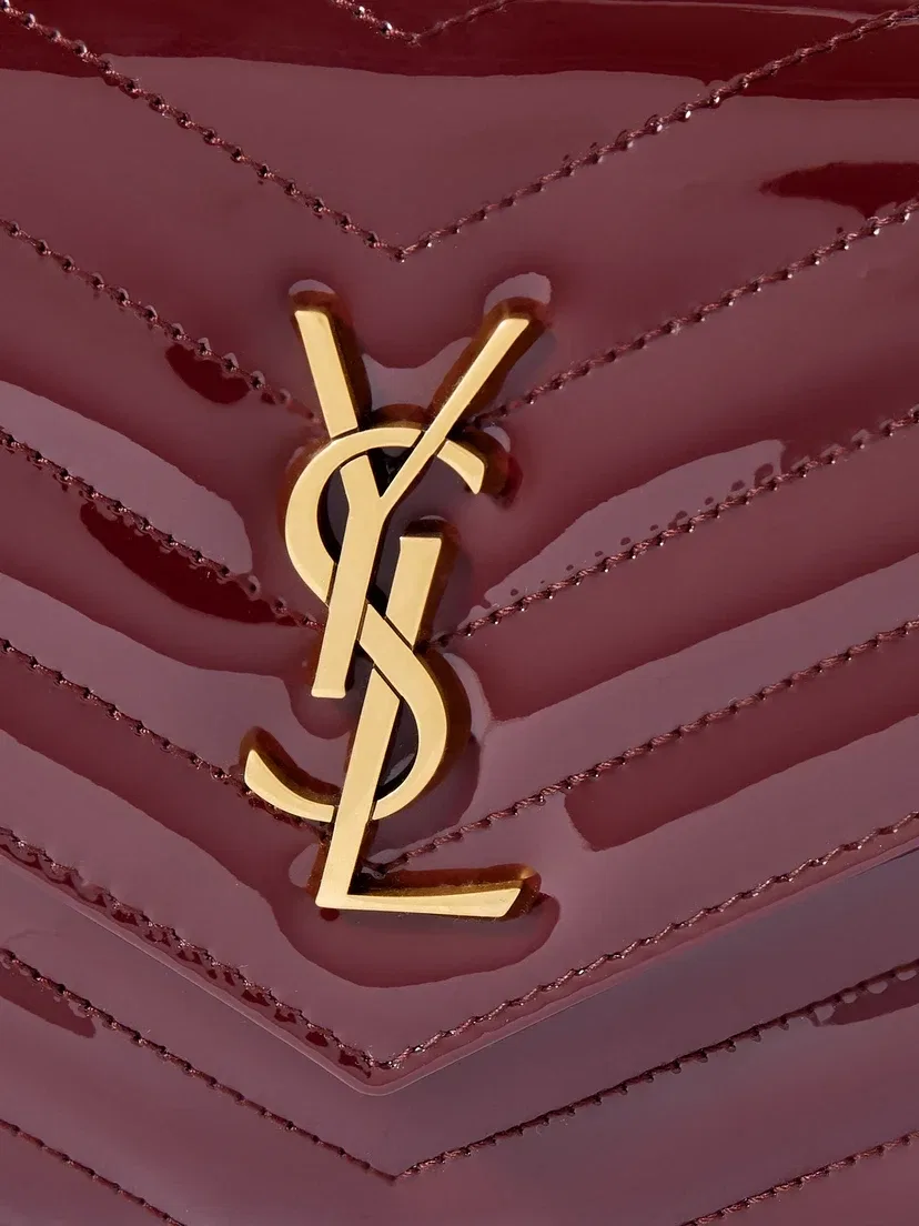 Сумка через плечо Cassandre Envelope из лакированной кожи с ромбовидной стежкой SAINT LAURENT, бордовый — фото 4