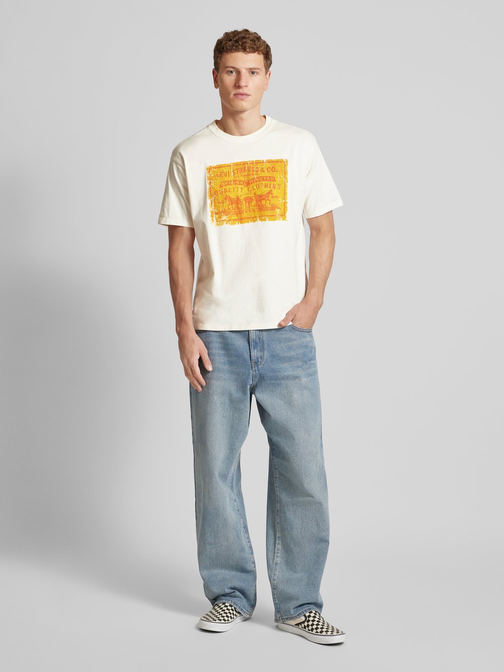 

Футболка с этикеткой Levi's, белый
