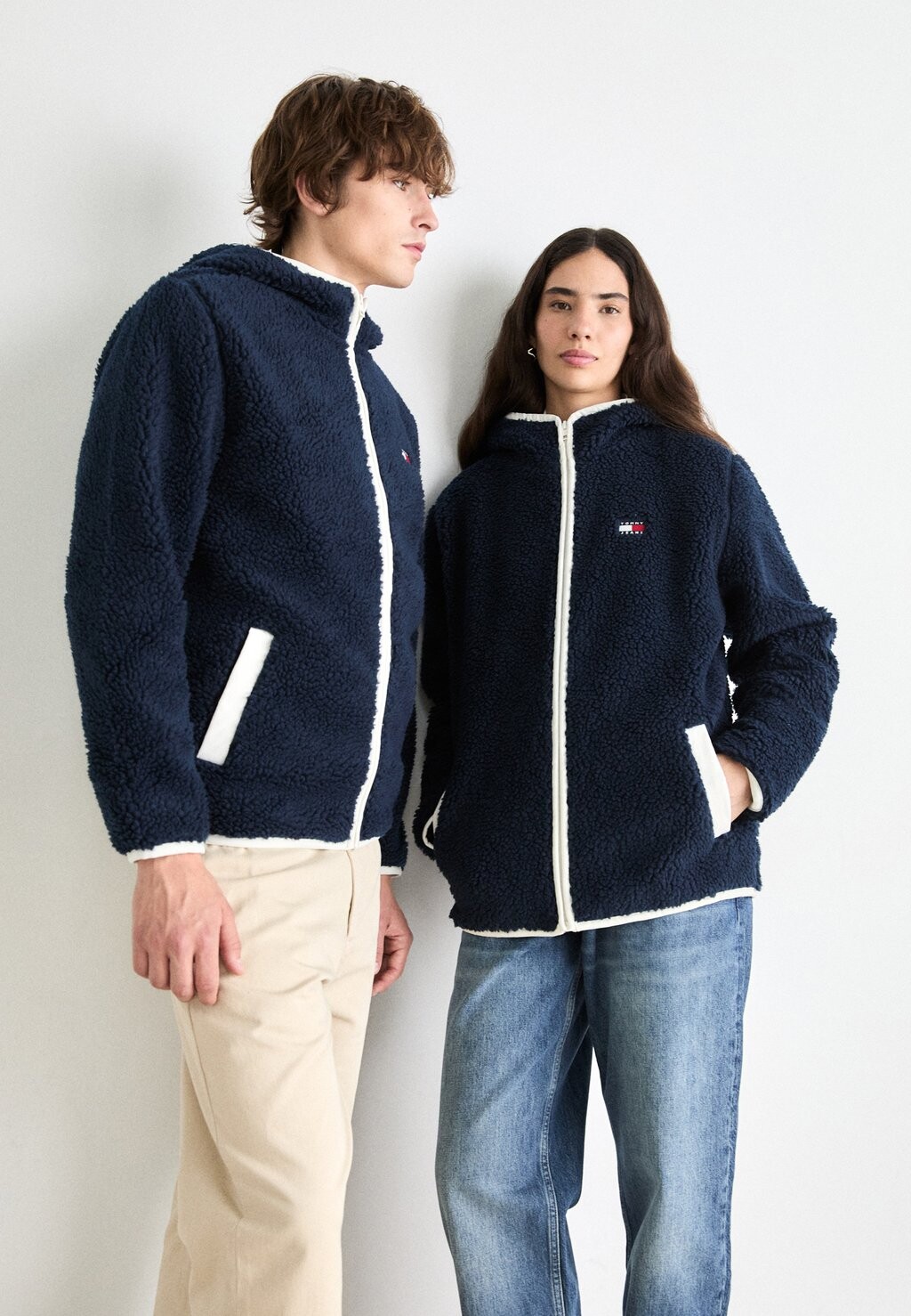 

Зимняя куртка BADGE ZIP UNISEX Tommy Jeans, темно-синий