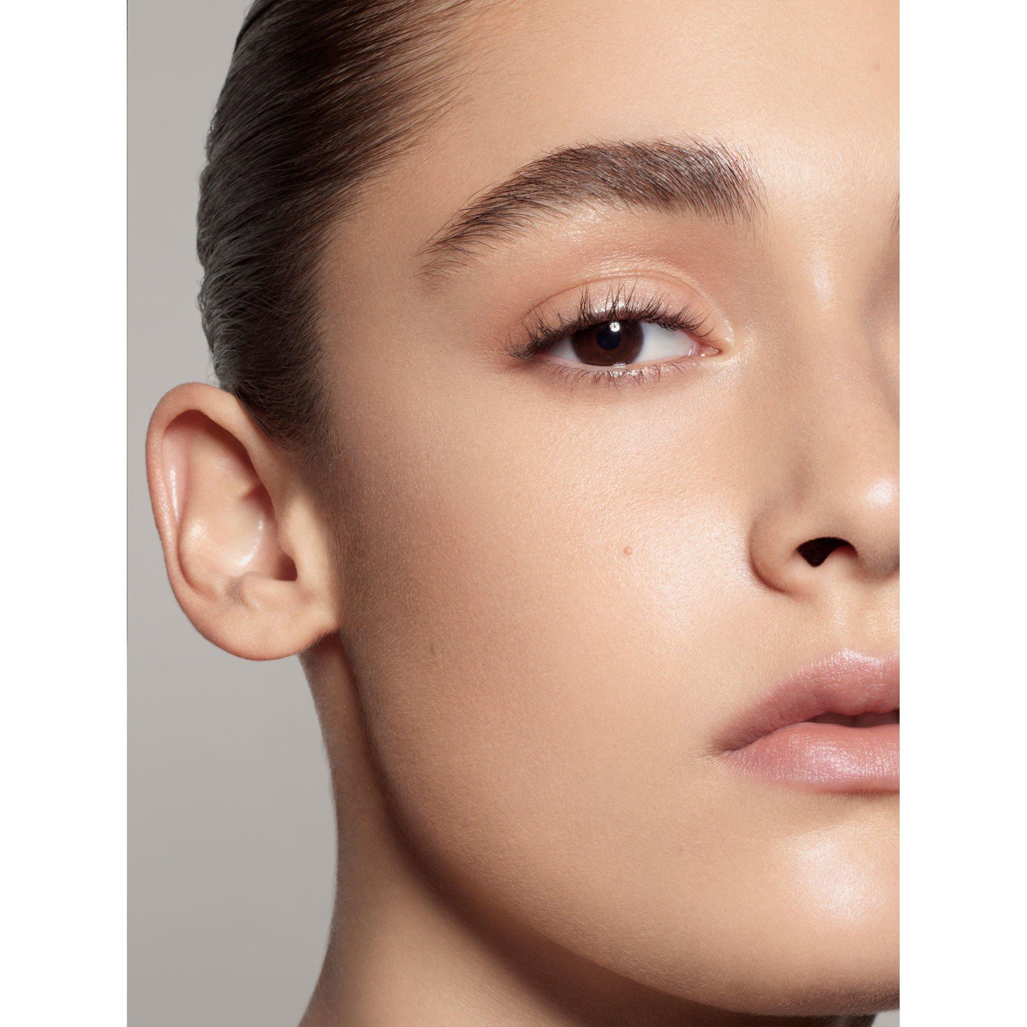 

Консилер Skin Fetish: Sublime Perfection Full Coverage PAT McGRATH LABS, Light Medium 11 (light medium with peach undertones)