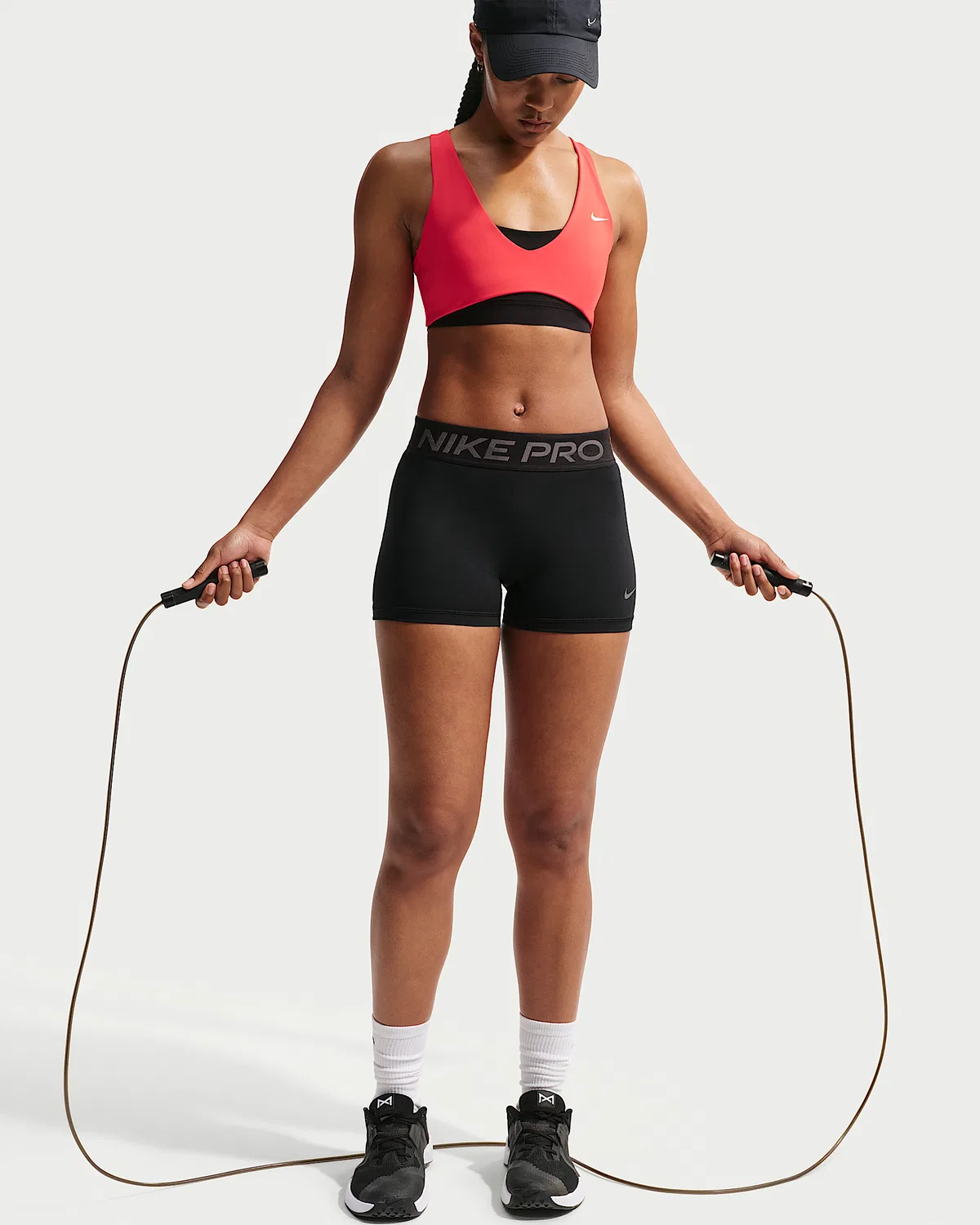 Женский спортивный бюстгальтер средней поддержки Nike Pro Sculpt, Light Crimson/Black/White — фото 3